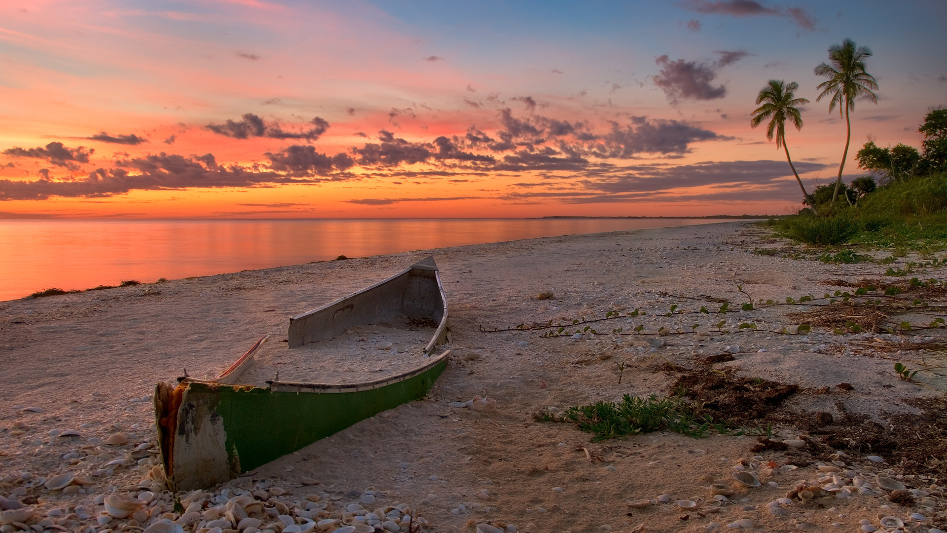 Florida Beach Wallpaper - Boat On The Beach - HD Wallpaper 