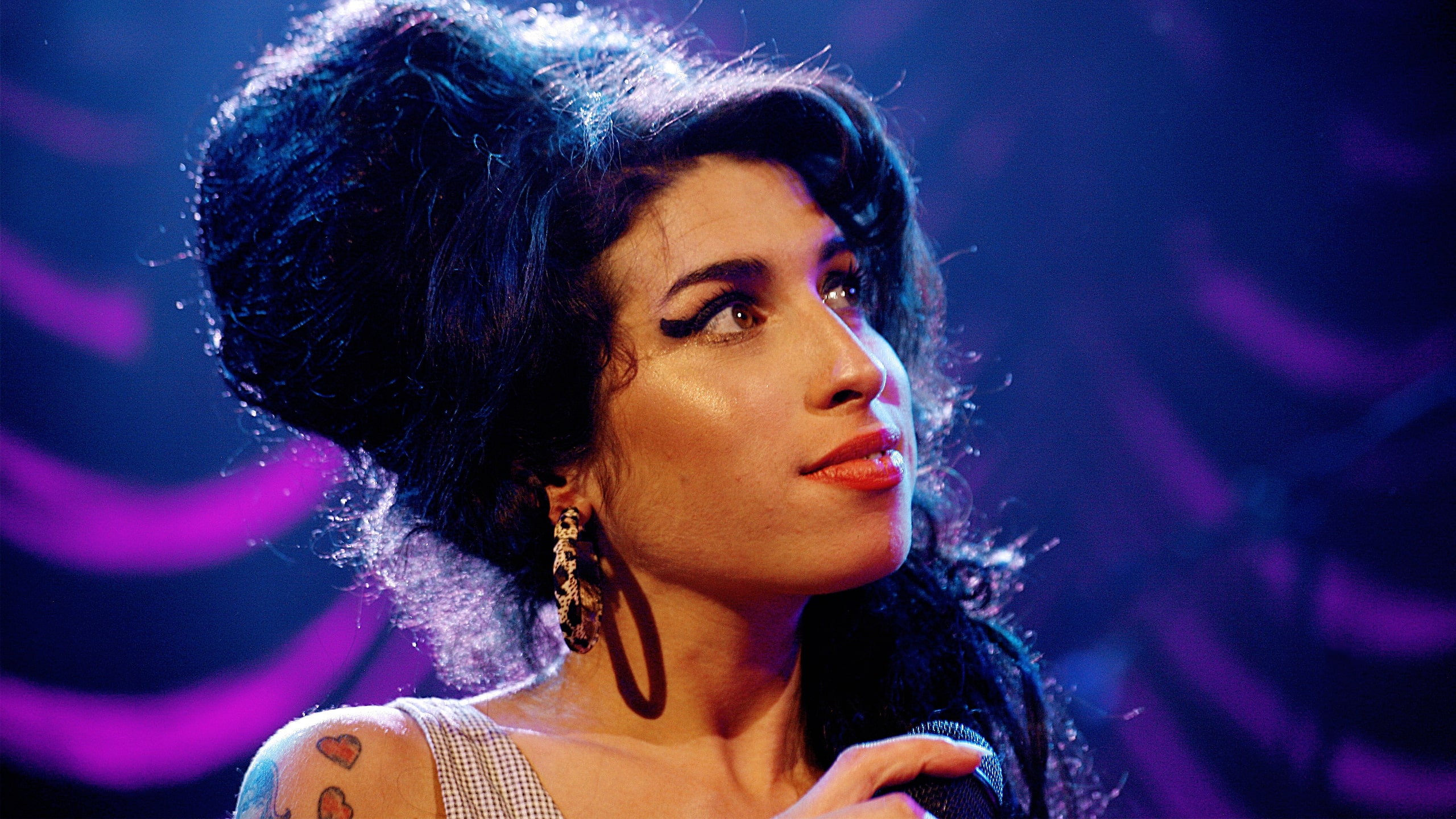 Wallpaper Of Amy Winehouse, Singer, Woman, Music Background - Did Kurt Cobain Commit Suicide - HD Wallpaper 