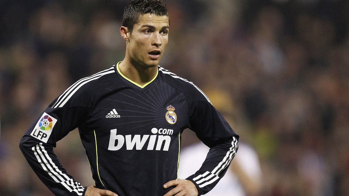 Cristiano Ronaldo Wallpaper - Footballers Born In April - HD Wallpaper 