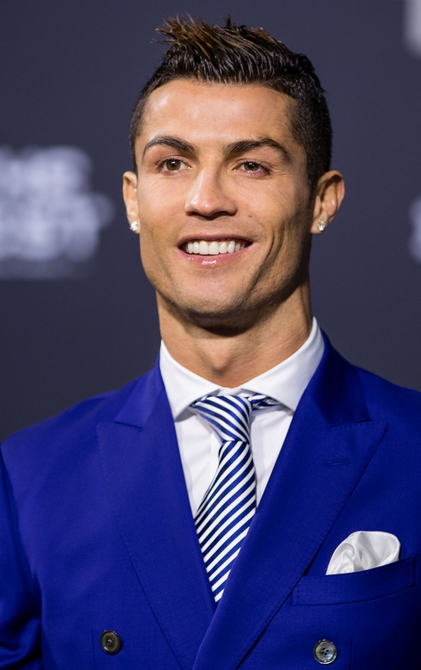 Cristiano Ronaldo, Soccer, Celebrity, Smile, Wallpaper - Cristiano Ronaldo Hairstyle - HD Wallpaper 