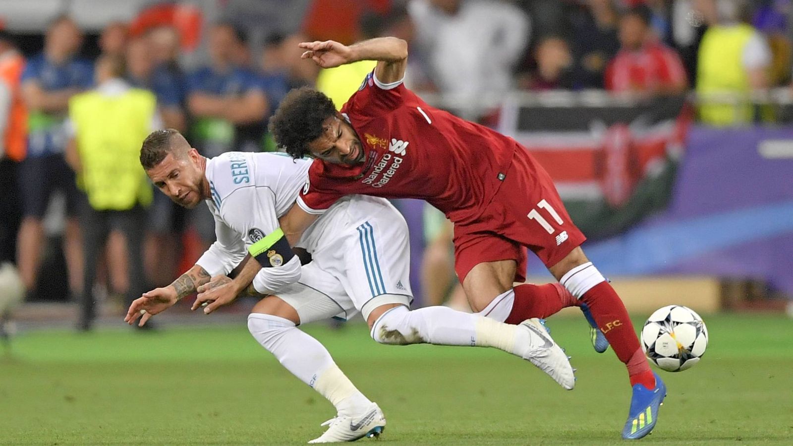 Sergio Ramos Has Been Accused Of Deliberately Injuring - Sergio Ramos Injuring Salah - HD Wallpaper 