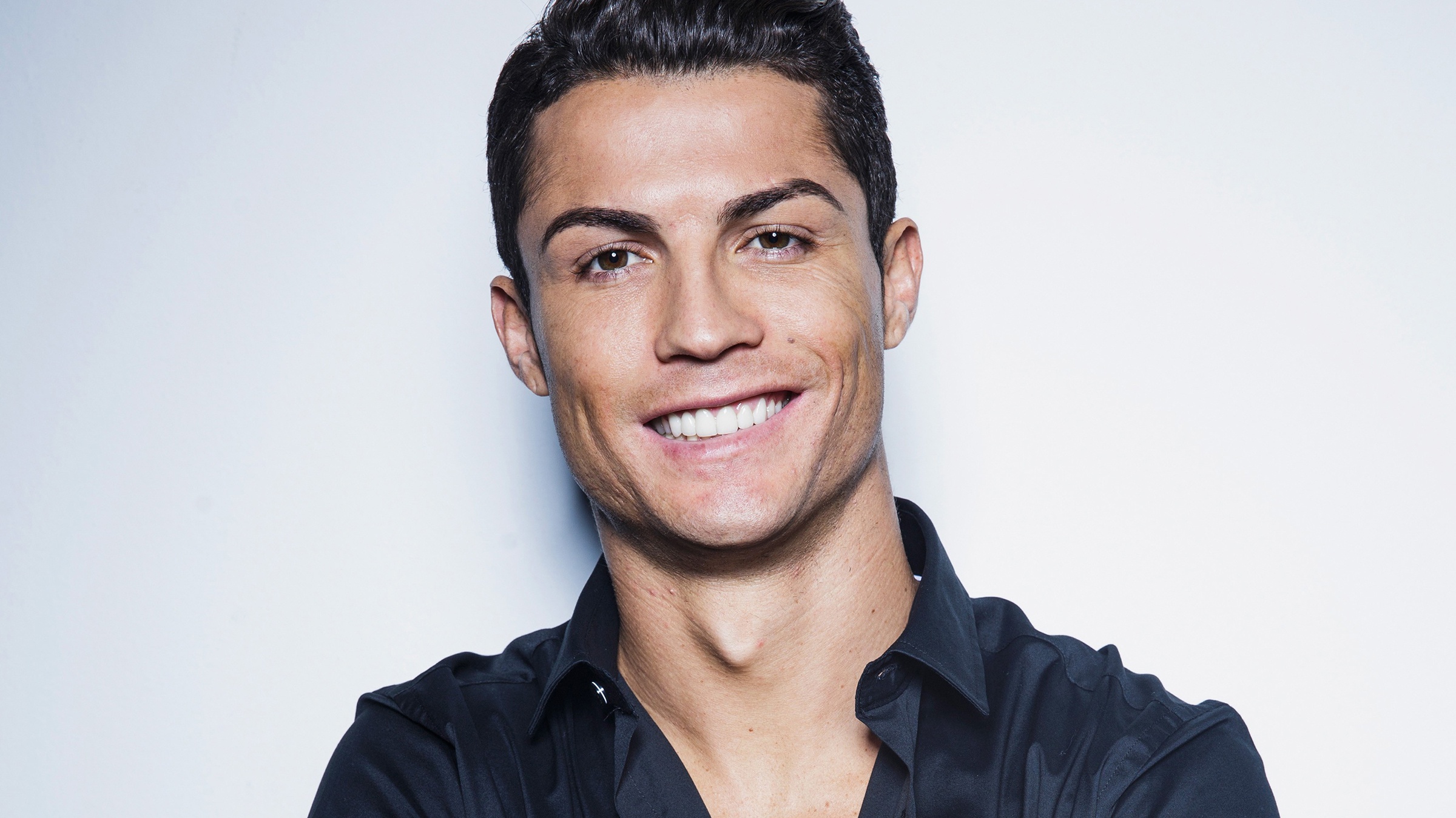 Wallpaper Of Cristiano Ronaldo, Portuguese, Smile Background - Cristiano Ronaldo Hd Wallpaper Smile - HD Wallpaper 