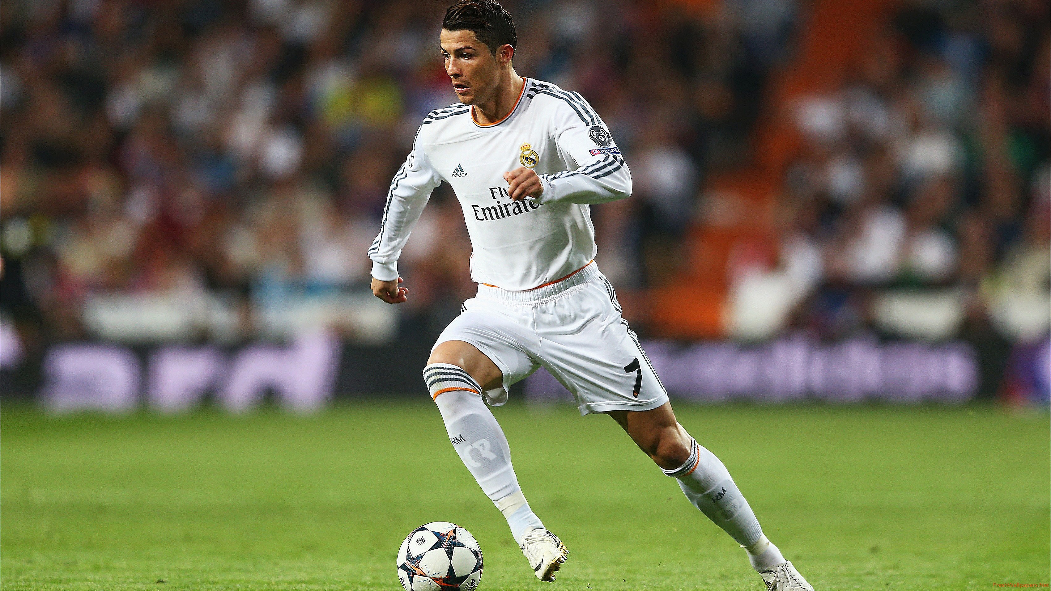 Cristiano Ronaldo In Action - HD Wallpaper 