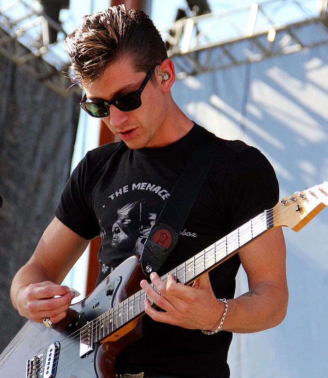 English Guitarist Alex Turner Hd Wallpapers - Alex Turner - HD Wallpaper 