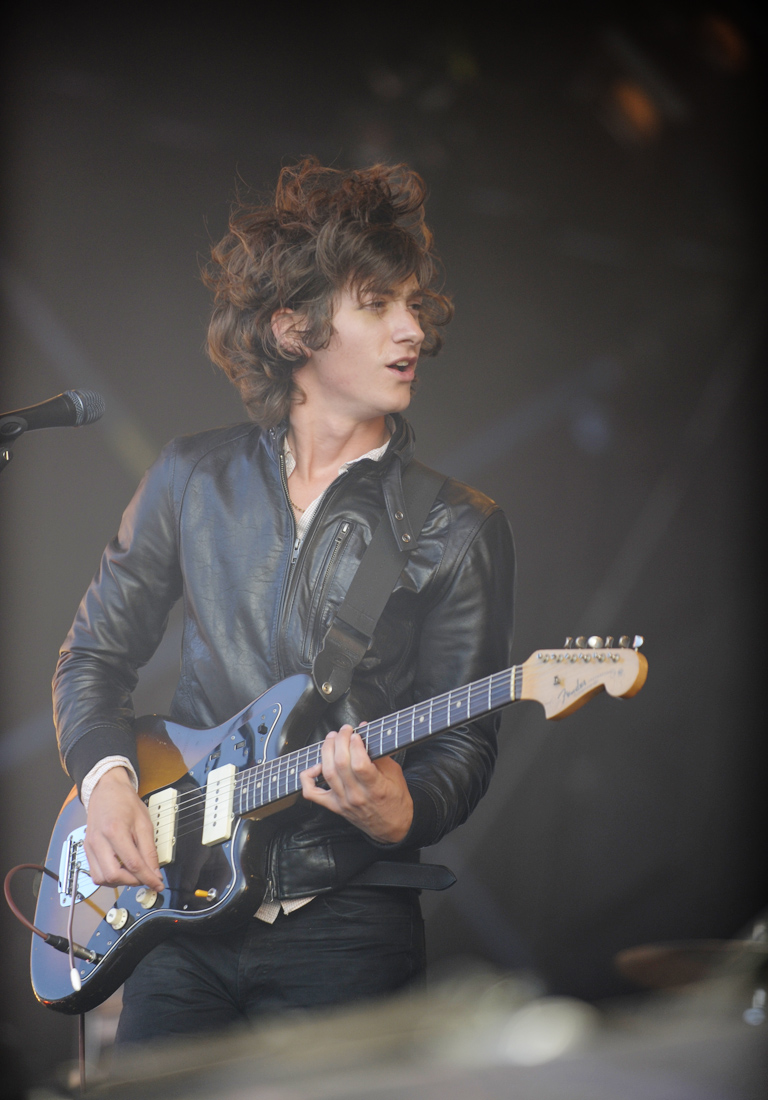 Arctic Monkeys 2009 - HD Wallpaper 