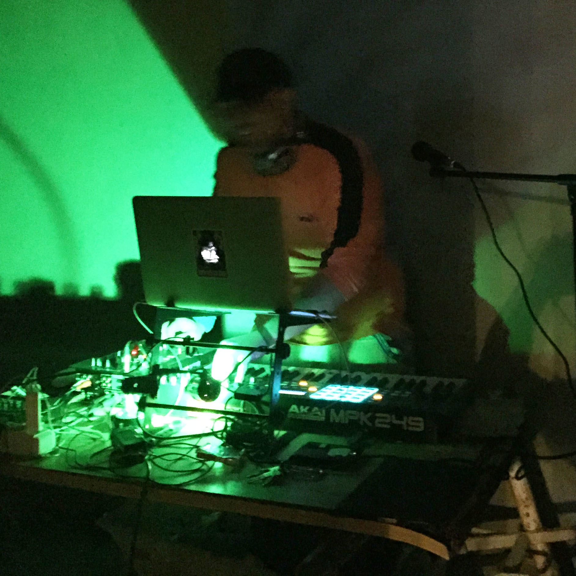 Disc Jockey 1884x1884 Wallpaper teahub.io