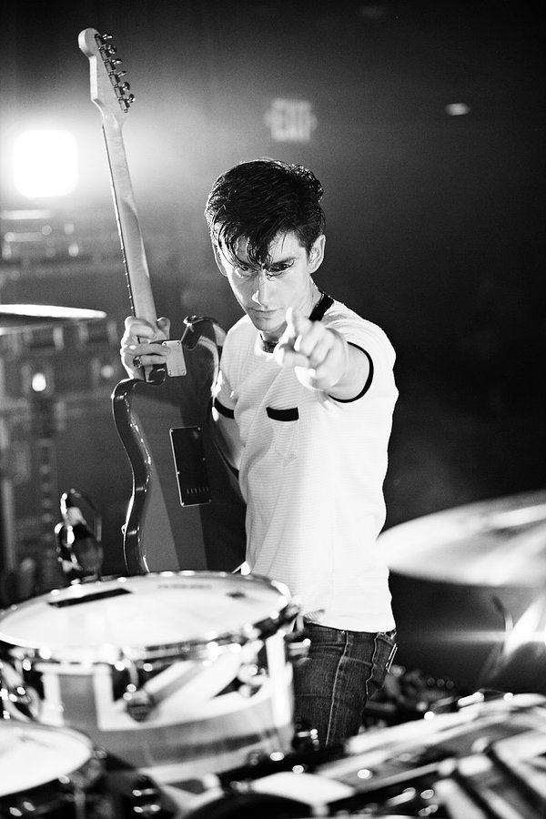 Pointing Drummer - HD Wallpaper 