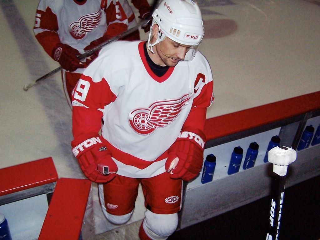 Steve Yzerman - Detroit Red Wings Jersey - 1024x768 Wallpaper - teahub.io
