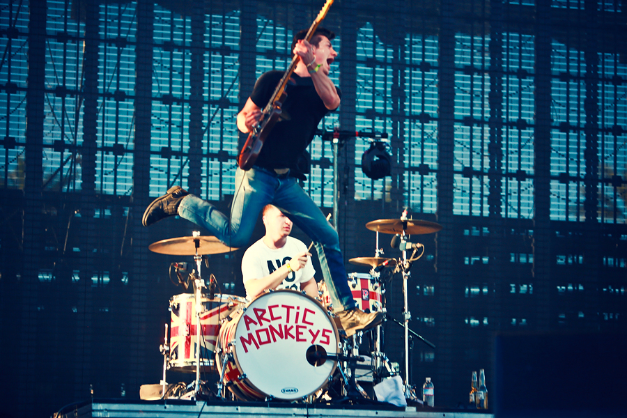 Arctic Monkeys Live Tour - Arctic Monkeys Live - HD Wallpaper 