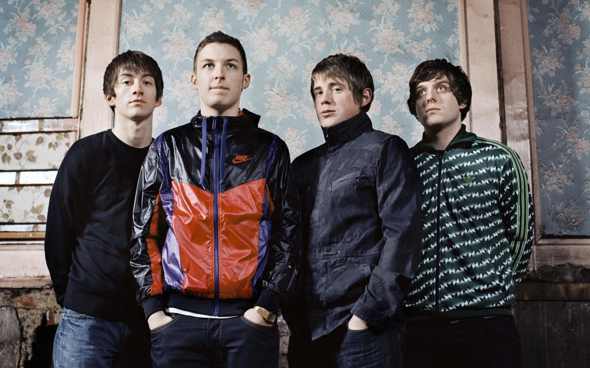 Bands Portrait Adult Man Facial Expression Group Wear - Arctic Monkeys 2006 2018 - HD Wallpaper 
