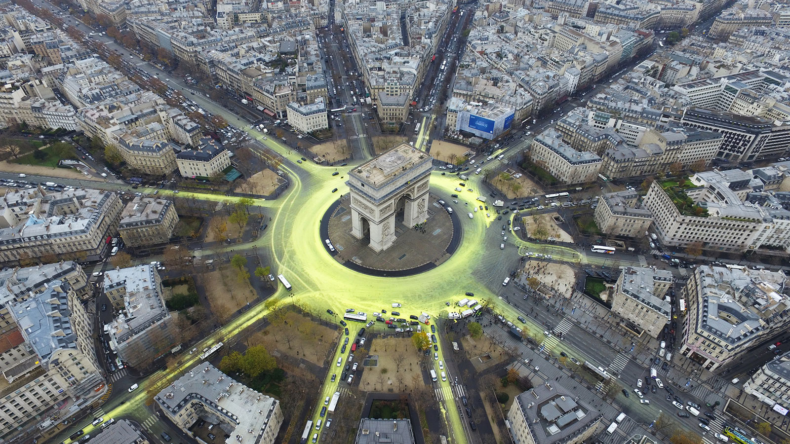 Greenpeace Activists Create A Solar Symbol Around The - Aerial Photo Of Paris - HD Wallpaper 
