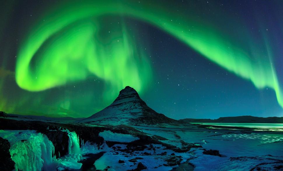 Aurorae, Mountain, Polar, Snow, Green Wallpaper,aurorae - Northern Lights Iceland - HD Wallpaper 