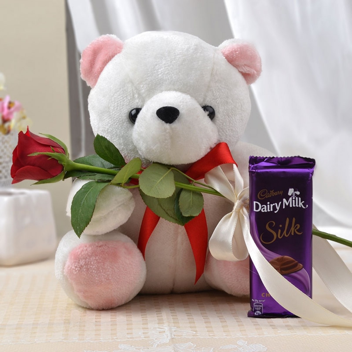 Teddy Bear With Chocolate And Roses - HD Wallpaper 