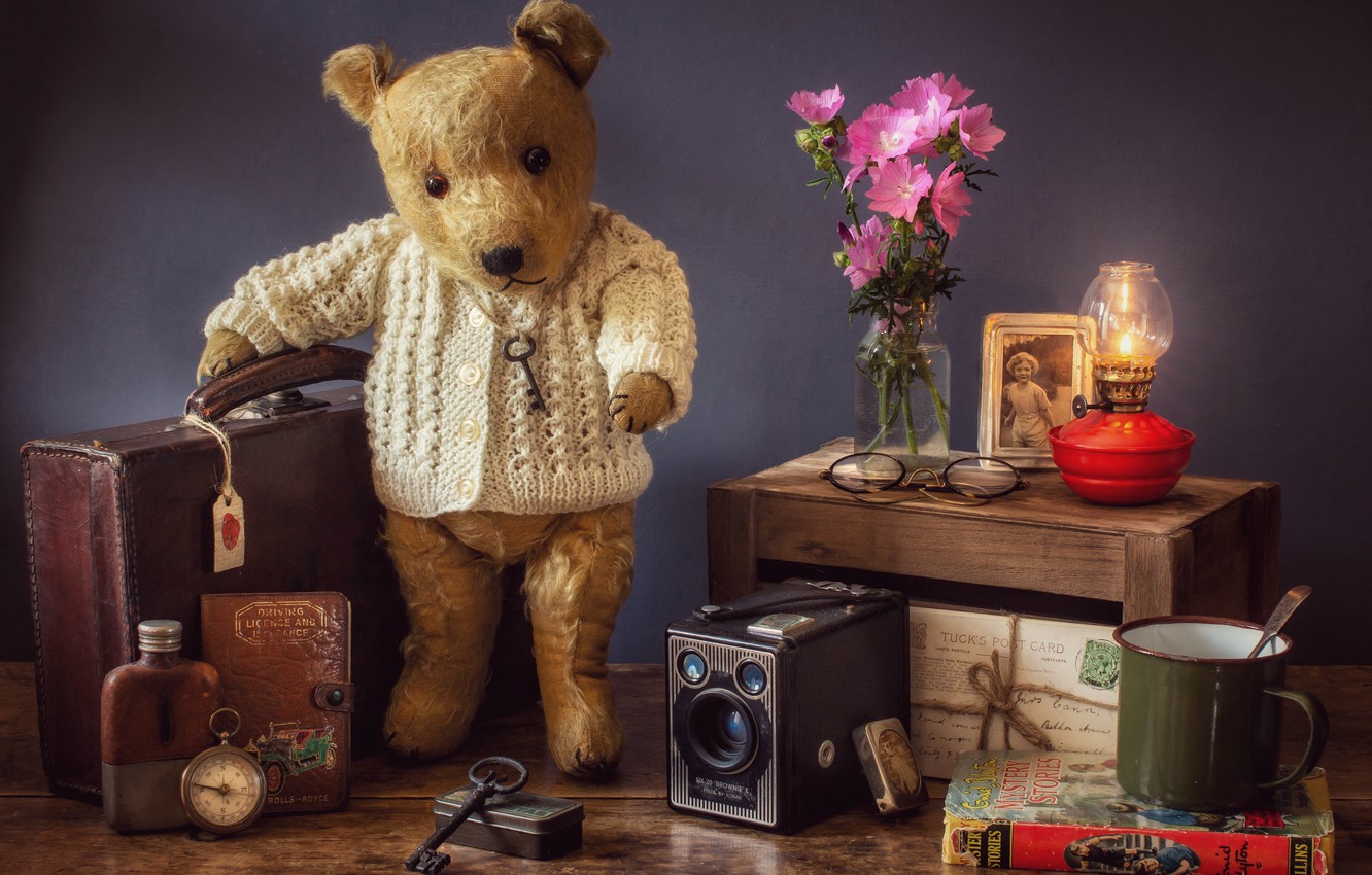 Photo Wallpaper Flowers, Style, Lamp, Key, Bear, Glasses, - Teddybears Suitcase - HD Wallpaper 