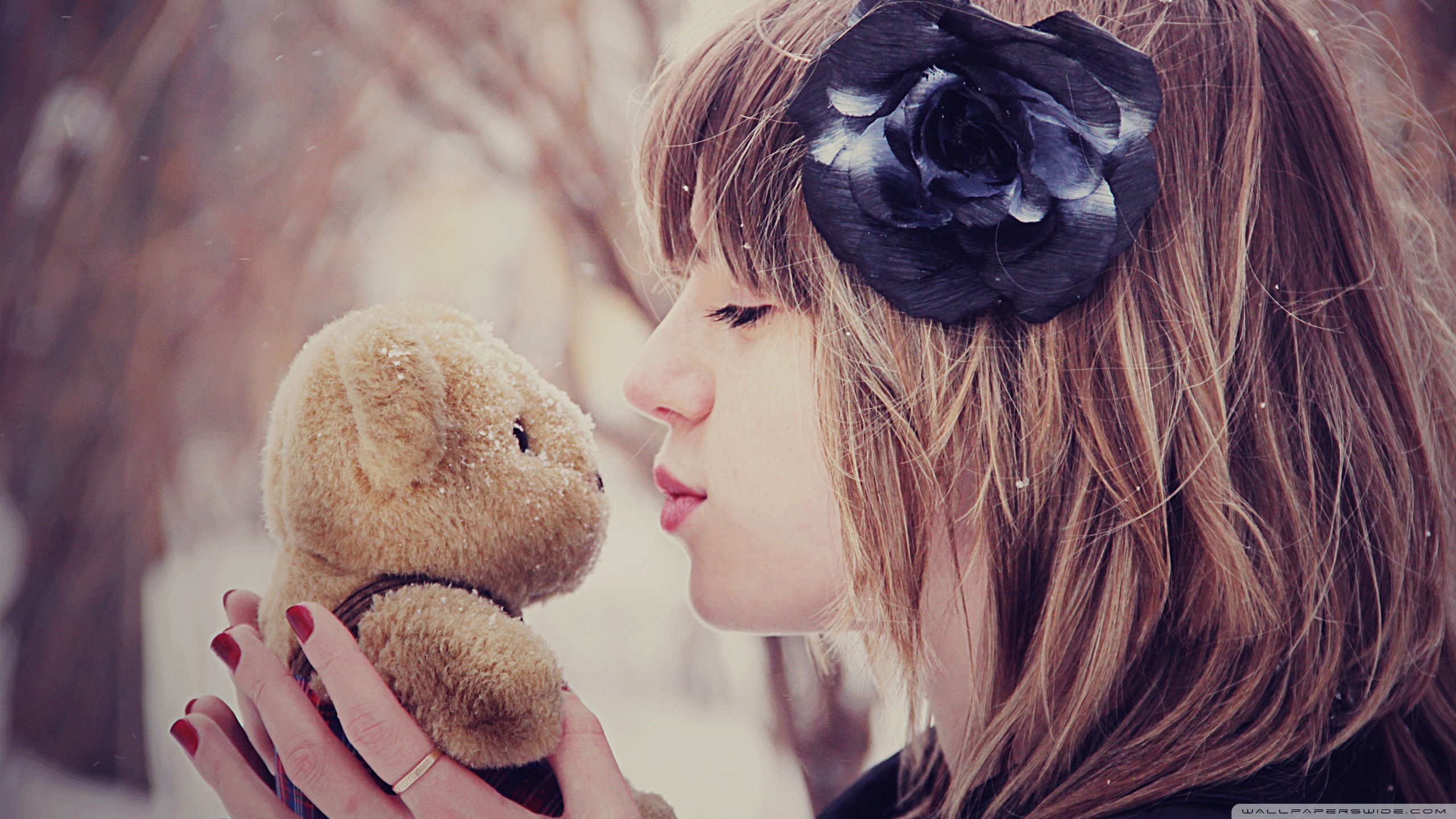 Girl Kissing Teddy Bear Hd Desktop Wallpaper Widescreen - Cute Girl And Teddy - HD Wallpaper 