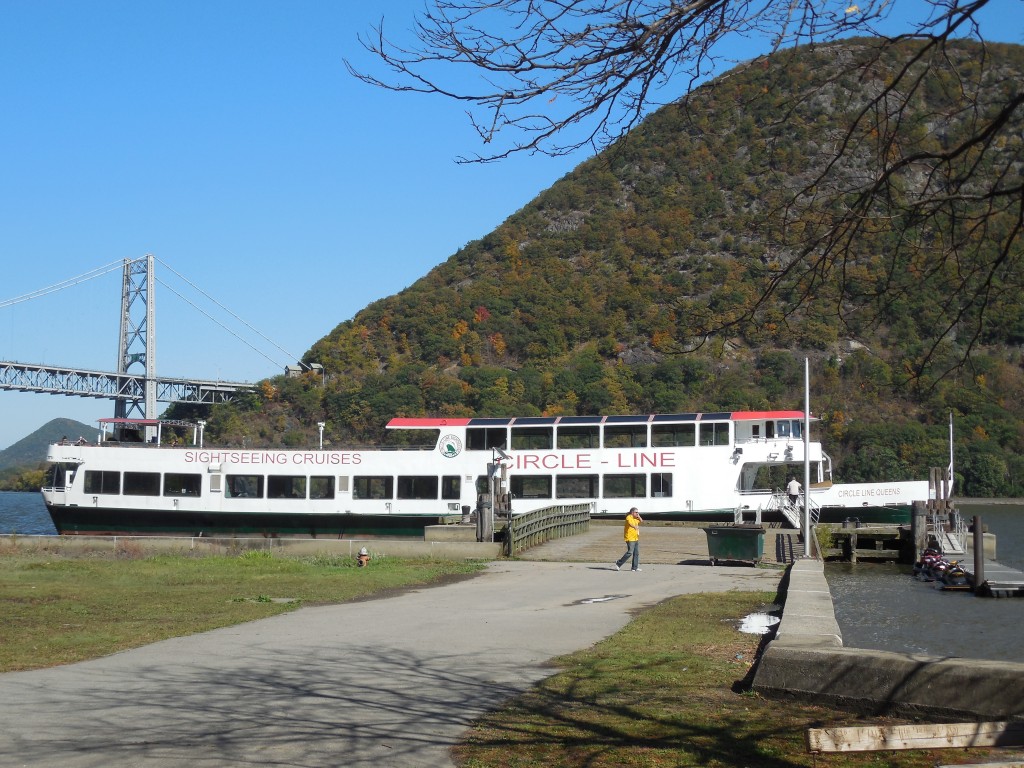 Circle Line, Fall Cruises, Bear Mountain, Sightseeing - Boat - HD Wallpaper 
