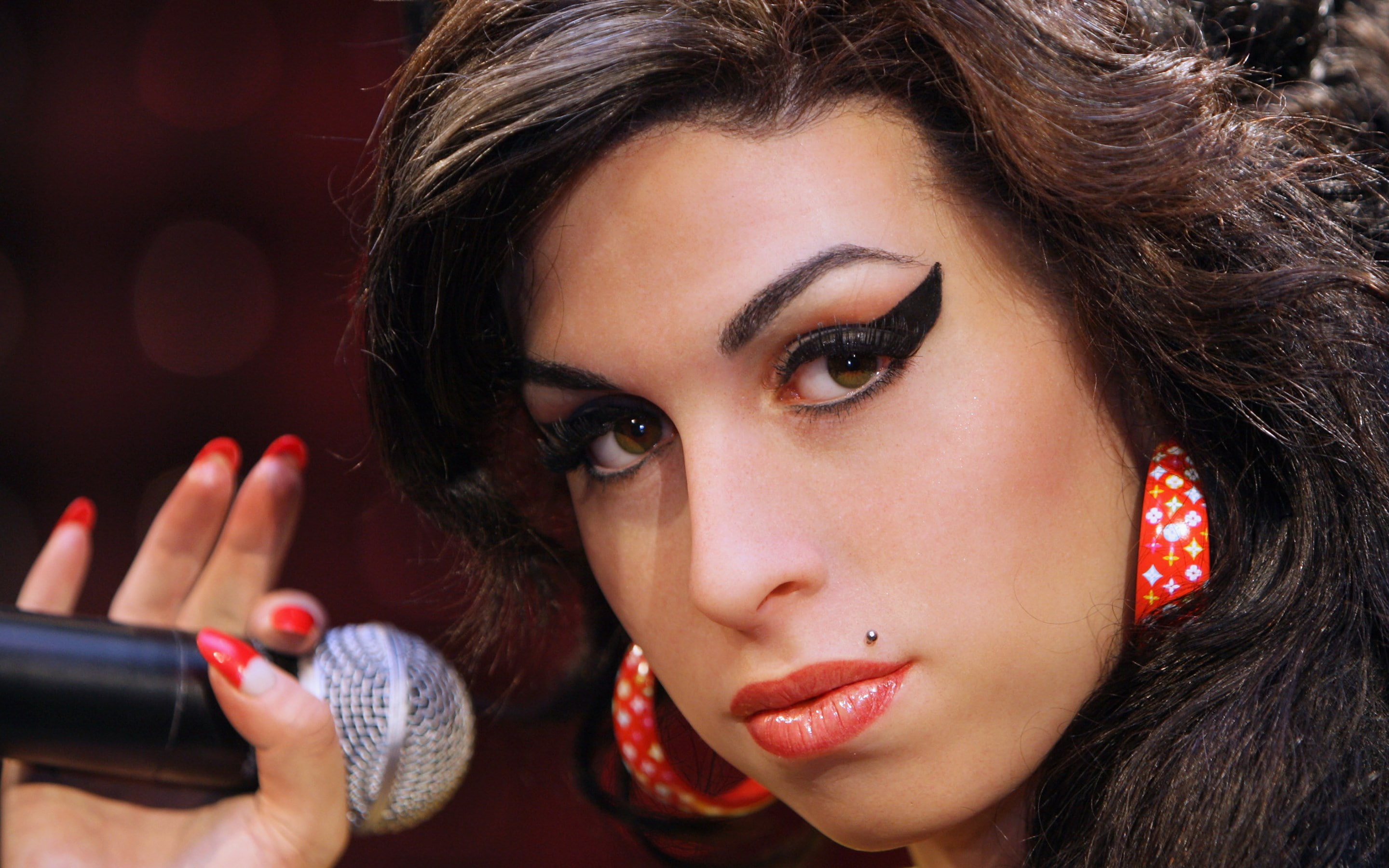 Amy Winehouse Winged Liner - HD Wallpaper 
