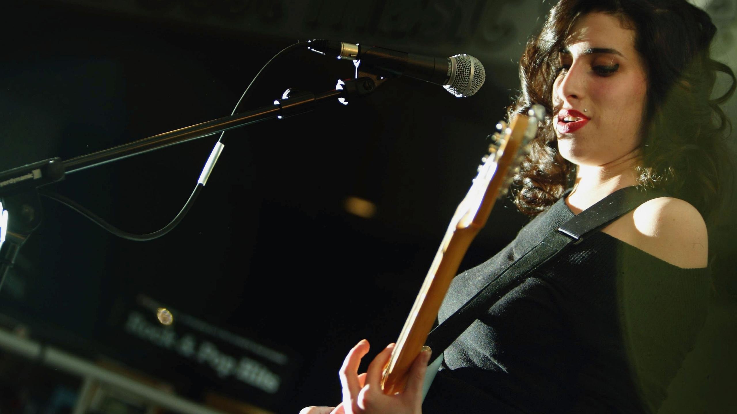 Download Hd Amy Winehouse Desktop Background Id - Amy Winehouse - HD Wallpaper 