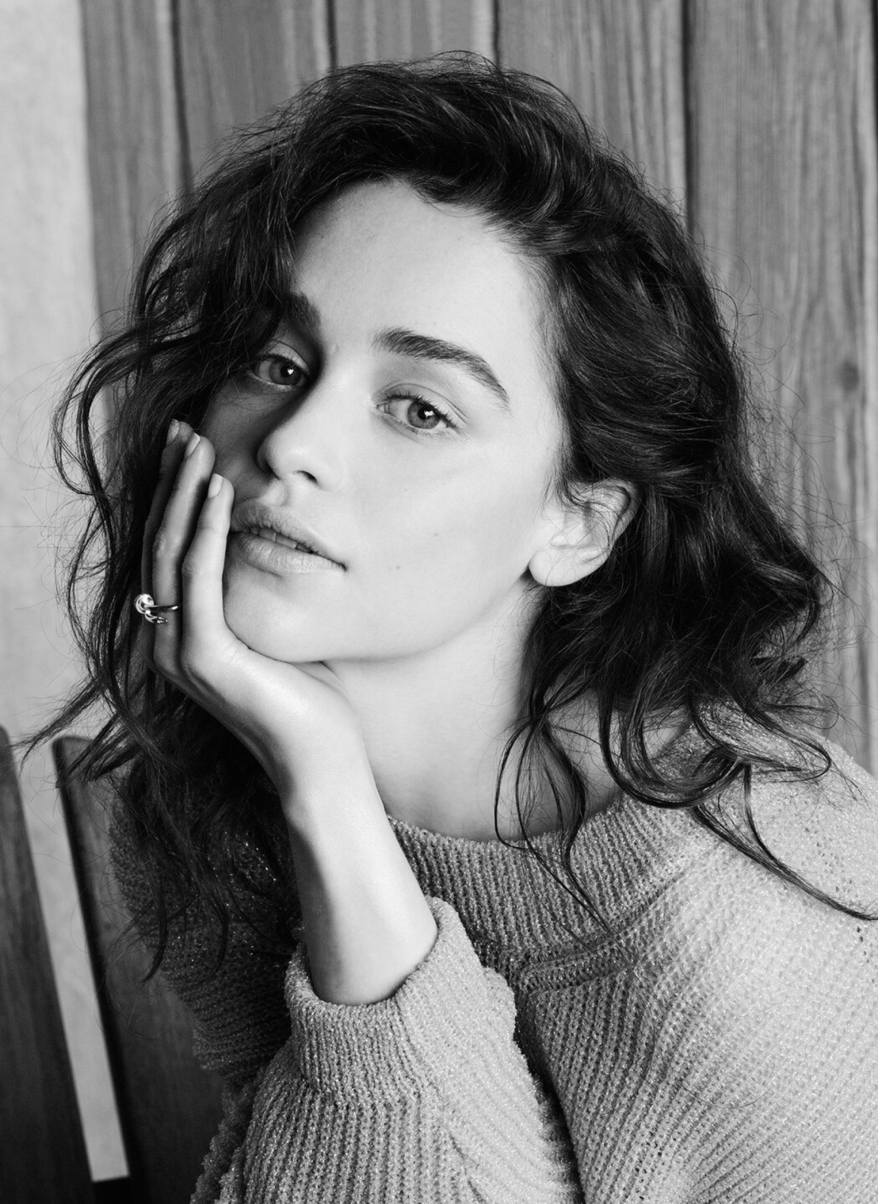 Emilia Clarke Iphone Hd Wallpaper - Emilia Clarke Photo Hd - HD Wallpaper 