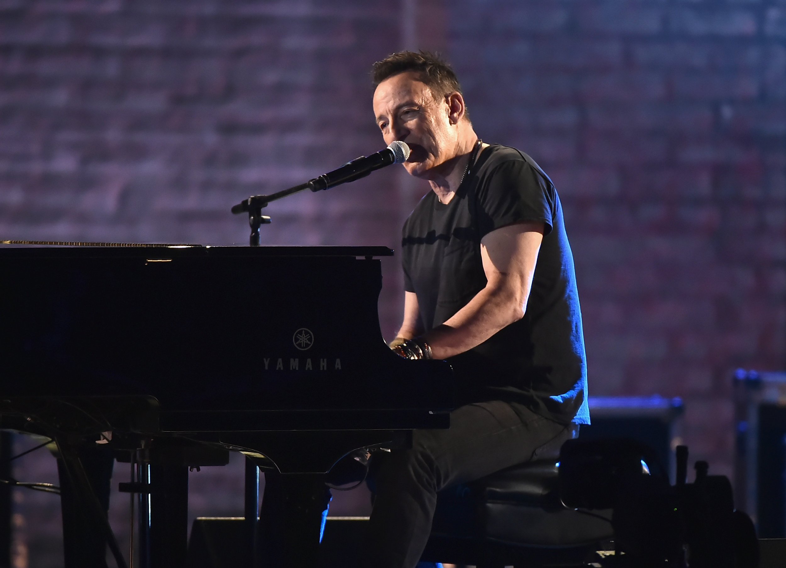 Bruce Springsteen Birthday, Quotes, Facts - Springsteen On Broadway Piano - HD Wallpaper 