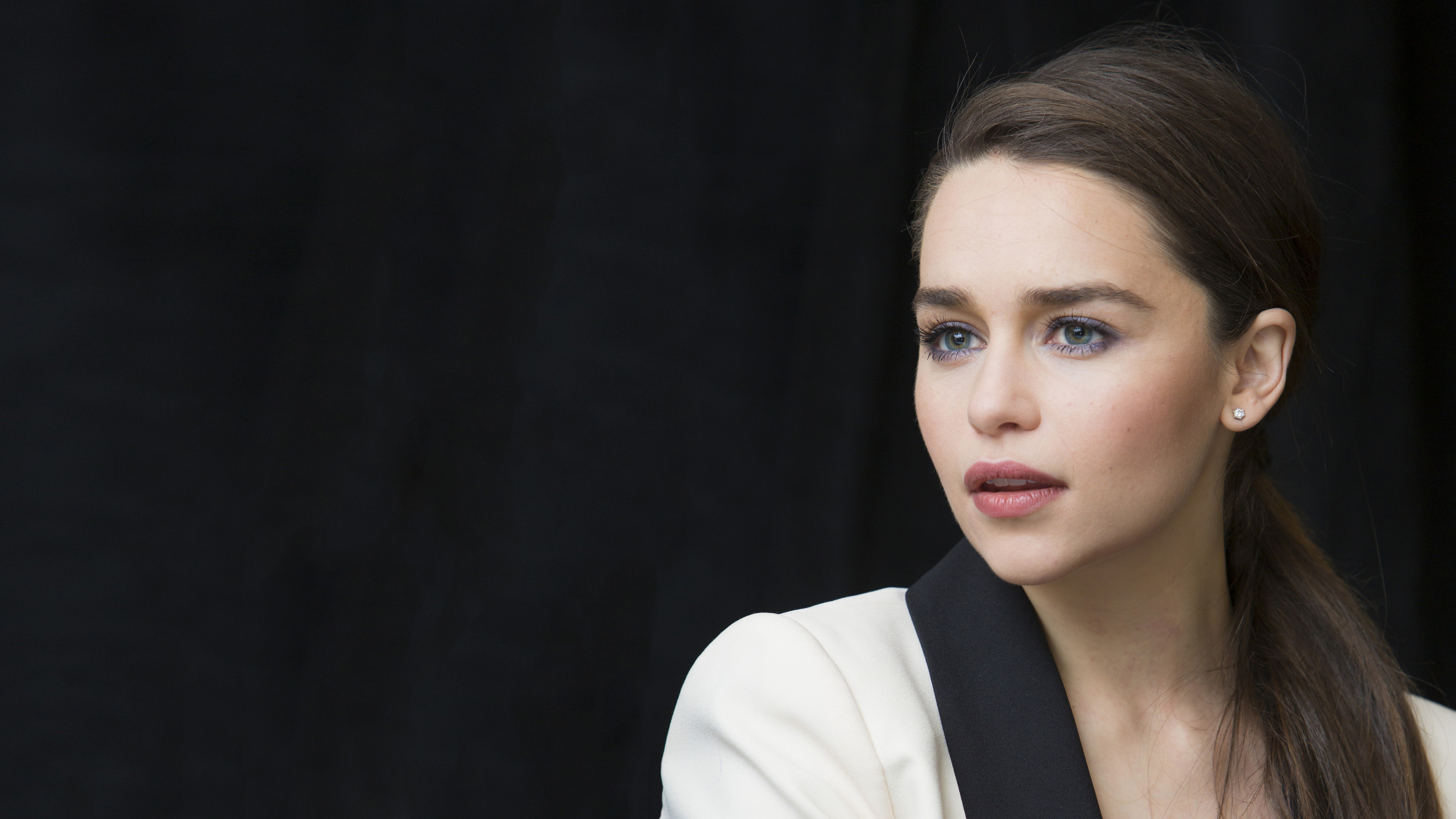 Emilia Clarke 2017 - Emilia Clarke Hd Wallpaper Pc - HD Wallpaper 