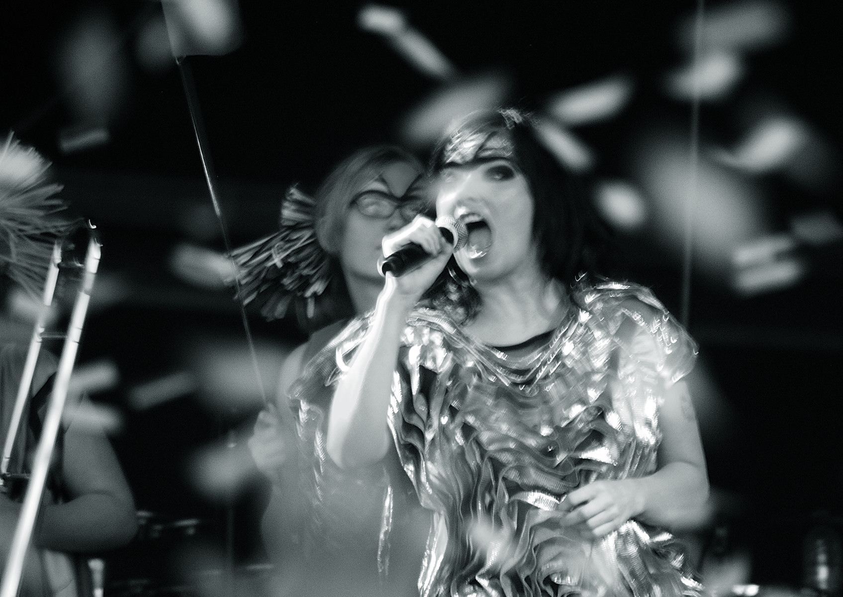 Bjork Bda Wallpaper - Bjork In Concert - HD Wallpaper 