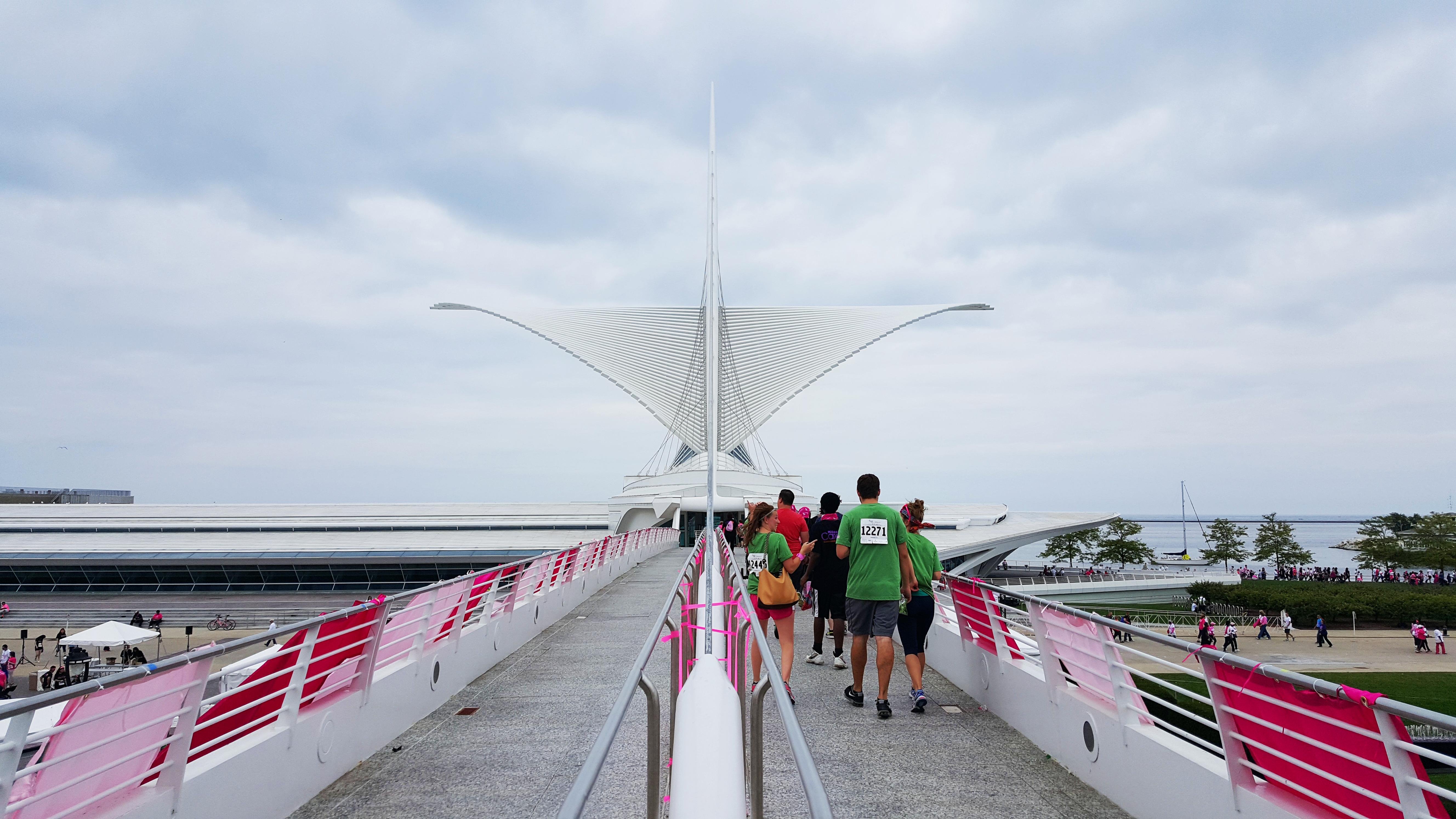 Milwaukee Art Museum After Race For The Cure This Weekend - Cable-stayed Bridge - HD Wallpaper 