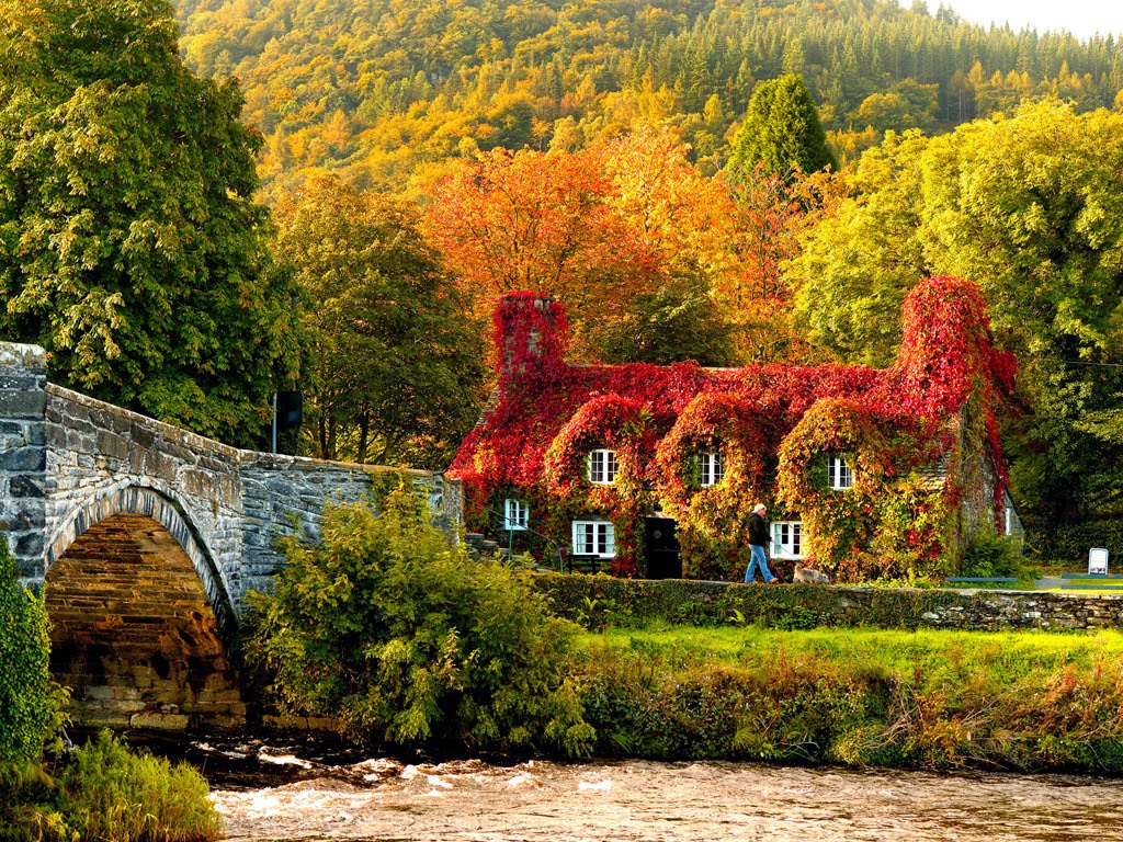 Free Autumn Desktop Wallpapers Backgrounds - Llanrwst - HD Wallpaper 