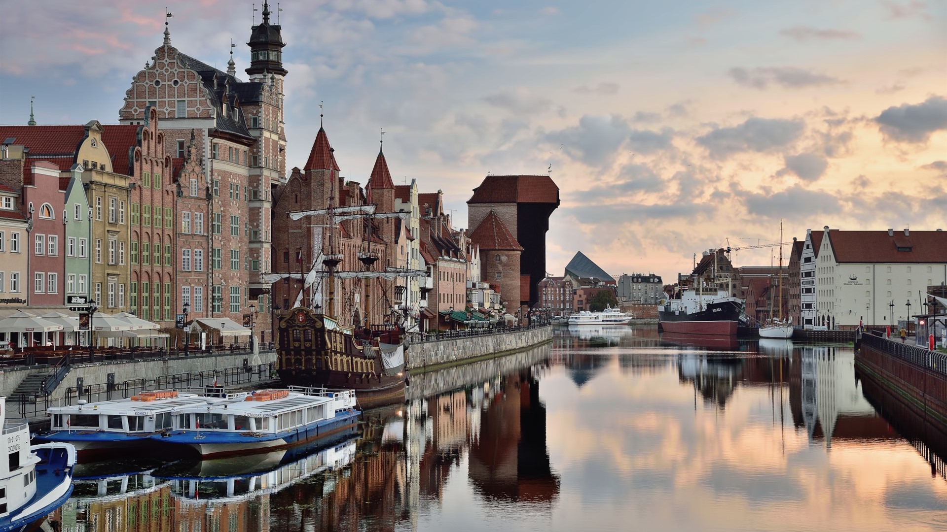 Medieval Port Crane - HD Wallpaper 