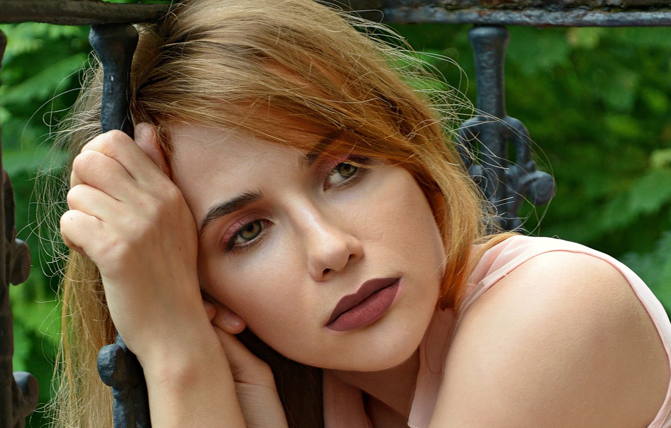 Photo Wallpaper Girl, Sad, Lips, Face, Beautiful Girl, - Sadness - HD Wallpaper 