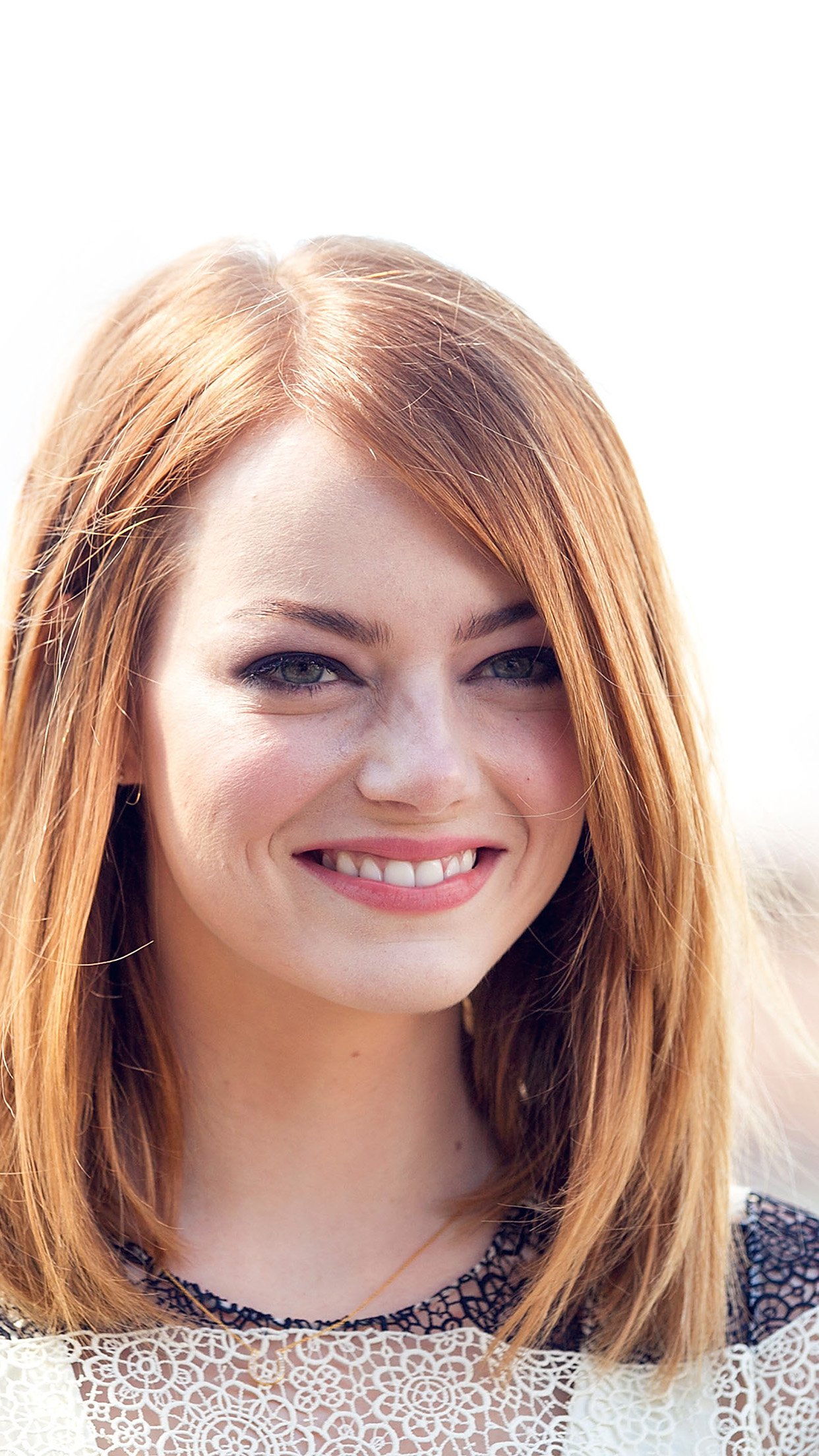 Emma Stone Smile Celebrity Film Android Wallpaper - Short Hair For Teen Ager - HD Wallpaper 