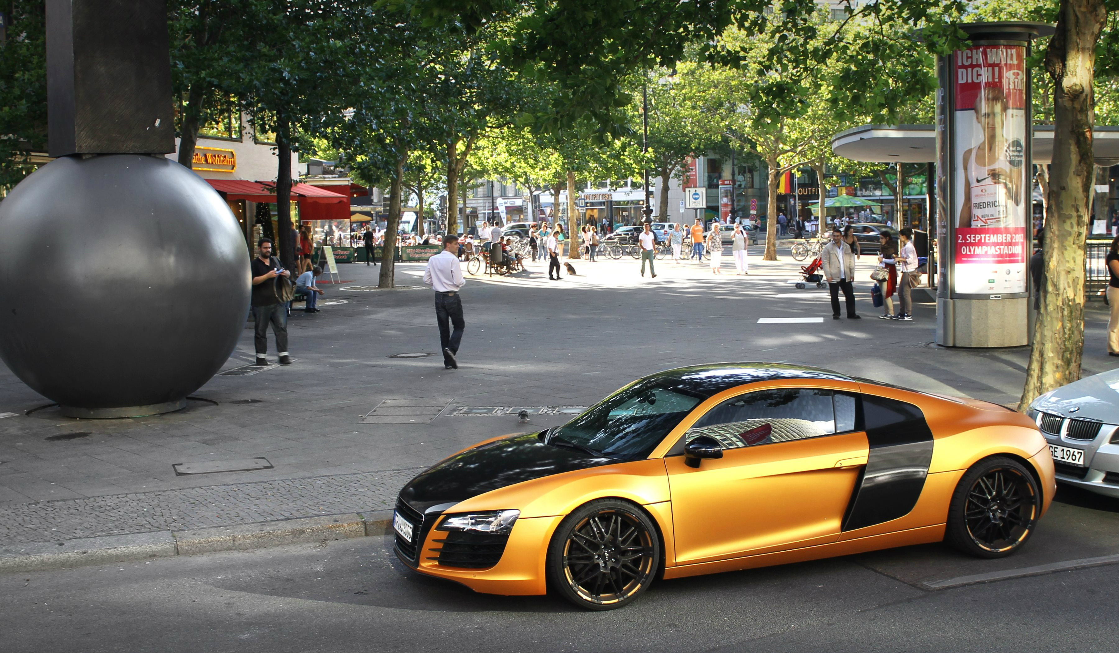 Gold Skinned Audi R8 - HD Wallpaper 