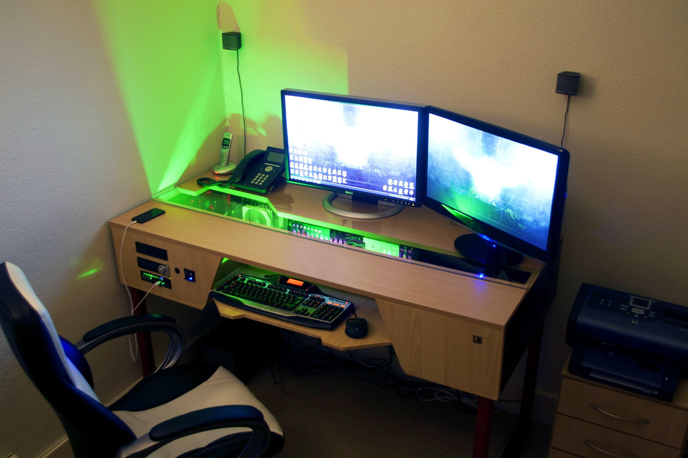 Modern Pc Desk Build Furniture Custom Computer Plan - Custom Wooden Gaming Desk - HD Wallpaper 