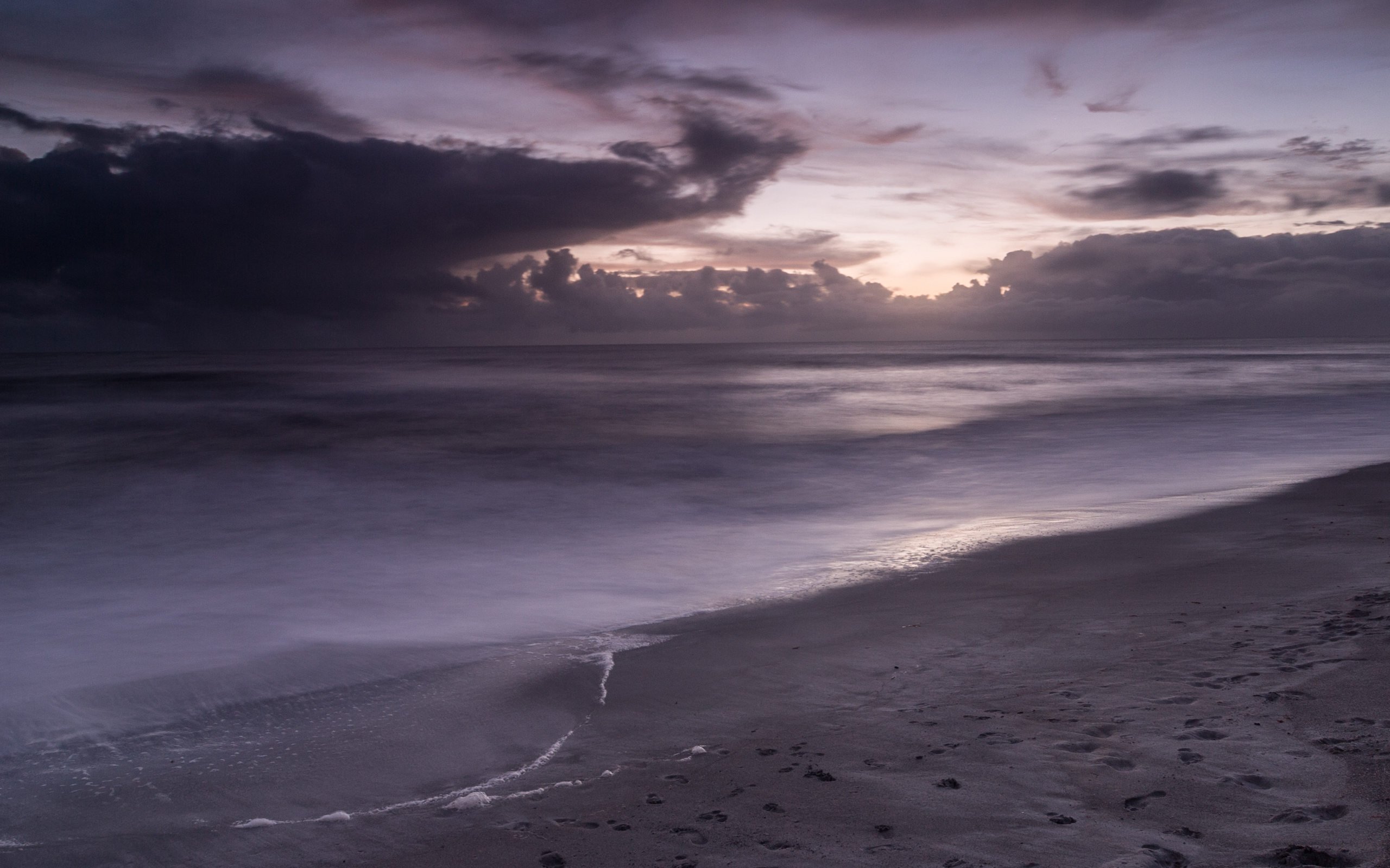 One Of Debian Wallpaper - Dark Gnome Background - HD Wallpaper 