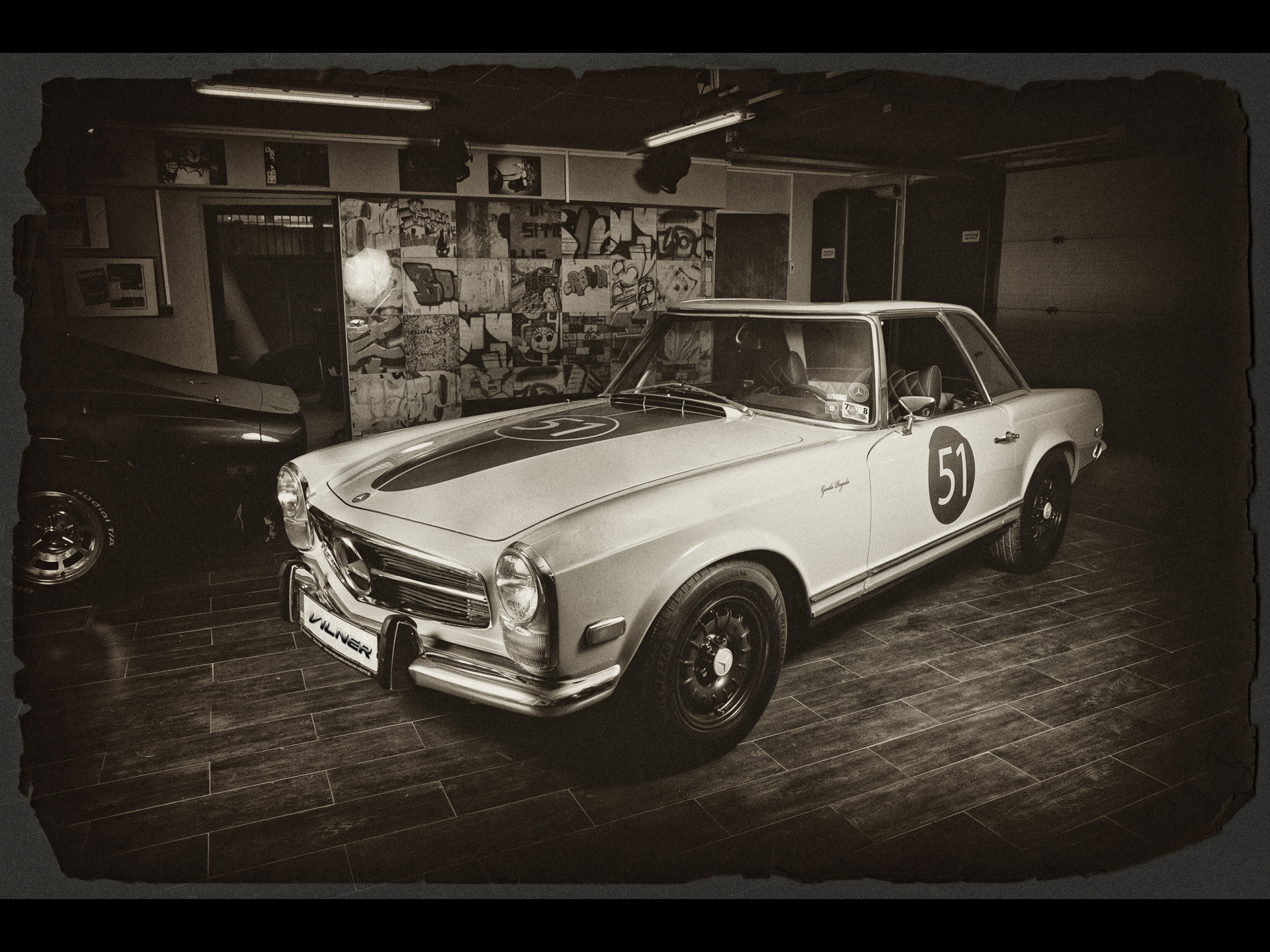 Mercedes Pagoda - HD Wallpaper 