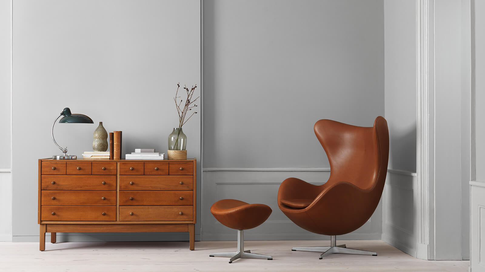 The Egg Lounge Chair With Footstool In Brown Elegance - Contemporary Lounge Chair - HD Wallpaper 