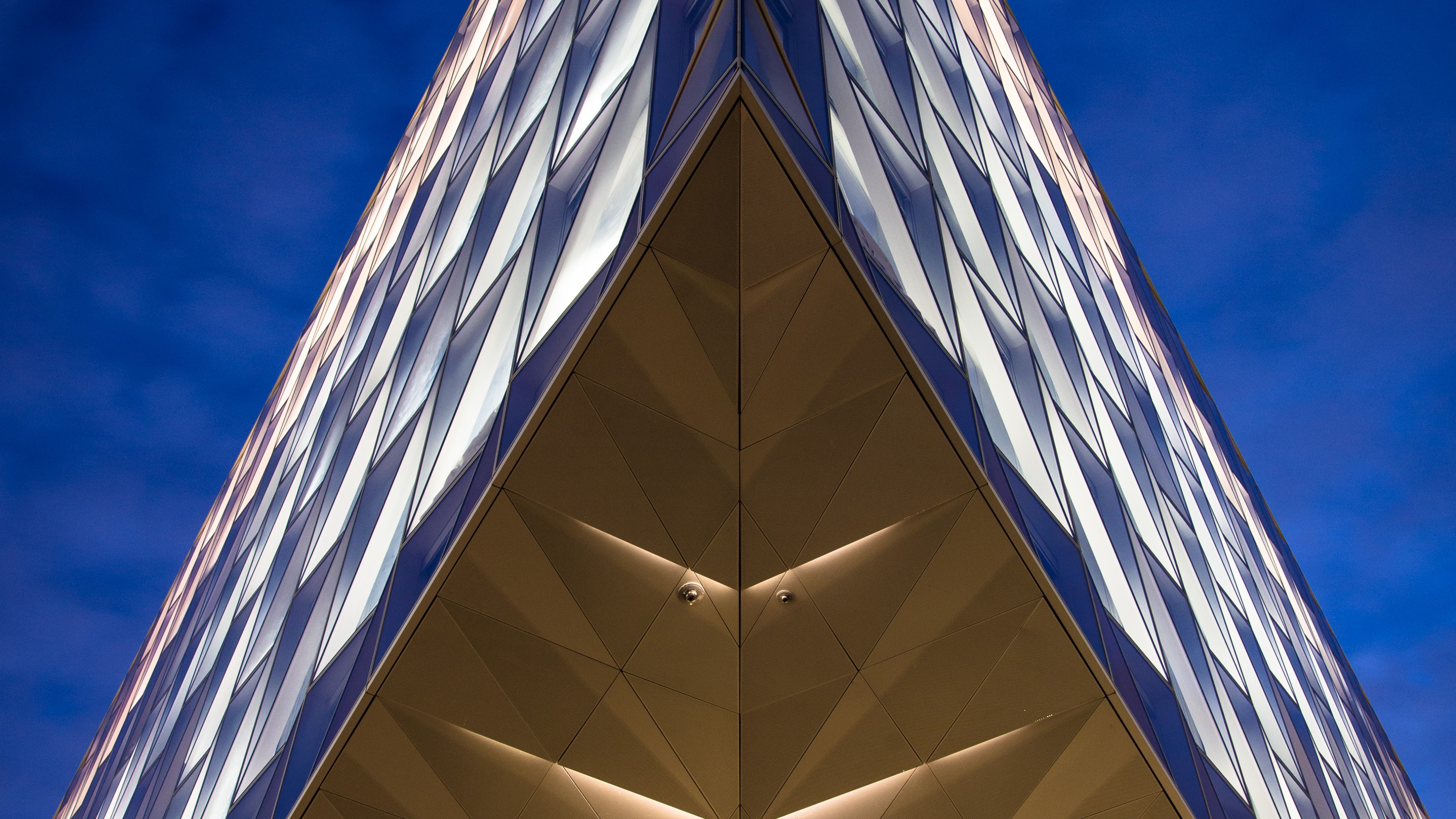 Facade Angle - HD Wallpaper 