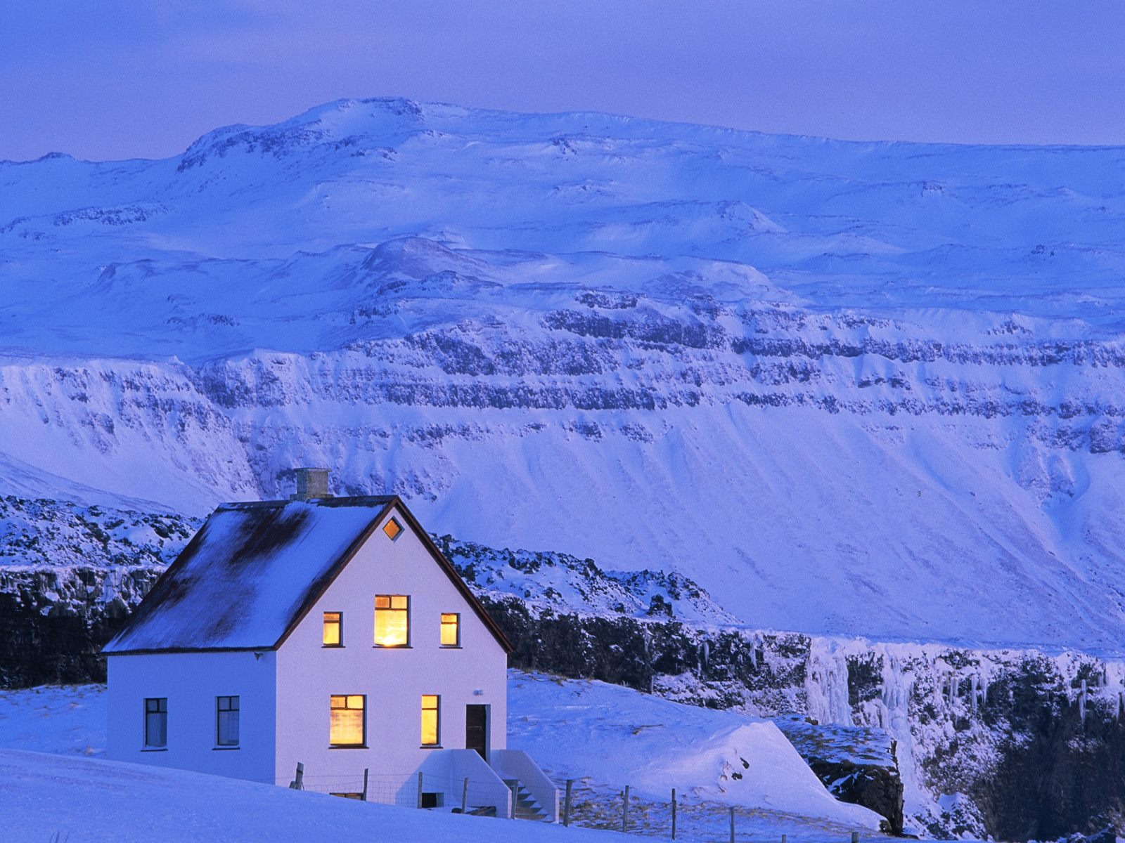 Iceland House In Winter - HD Wallpaper 