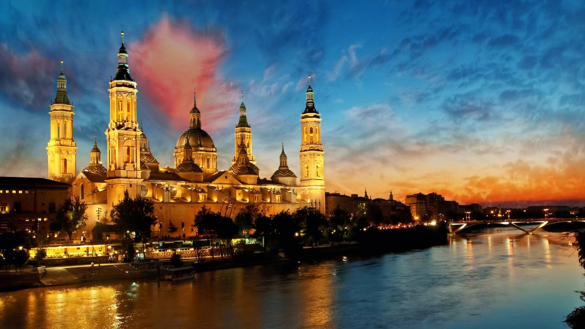 Basilica Of Our Lady Of The Pillar Zaragoza - Basilica Of Our Lady Of The Pillar - HD Wallpaper 