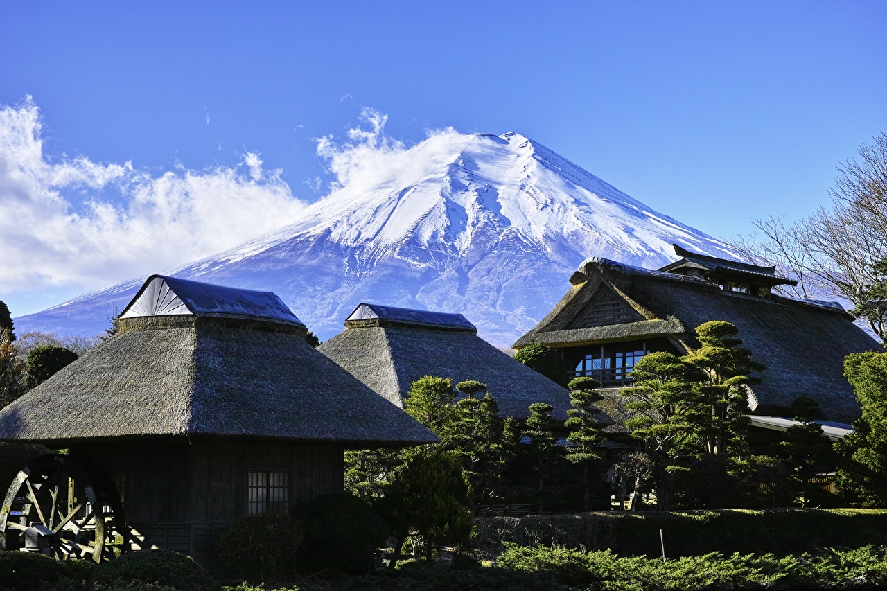 Houses Near Mount Fuji - HD Wallpaper 