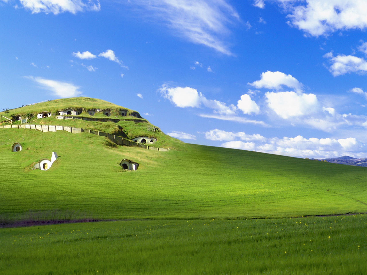 The Shire In A Windows World - Windows Xp Trash Can - HD Wallpaper 
