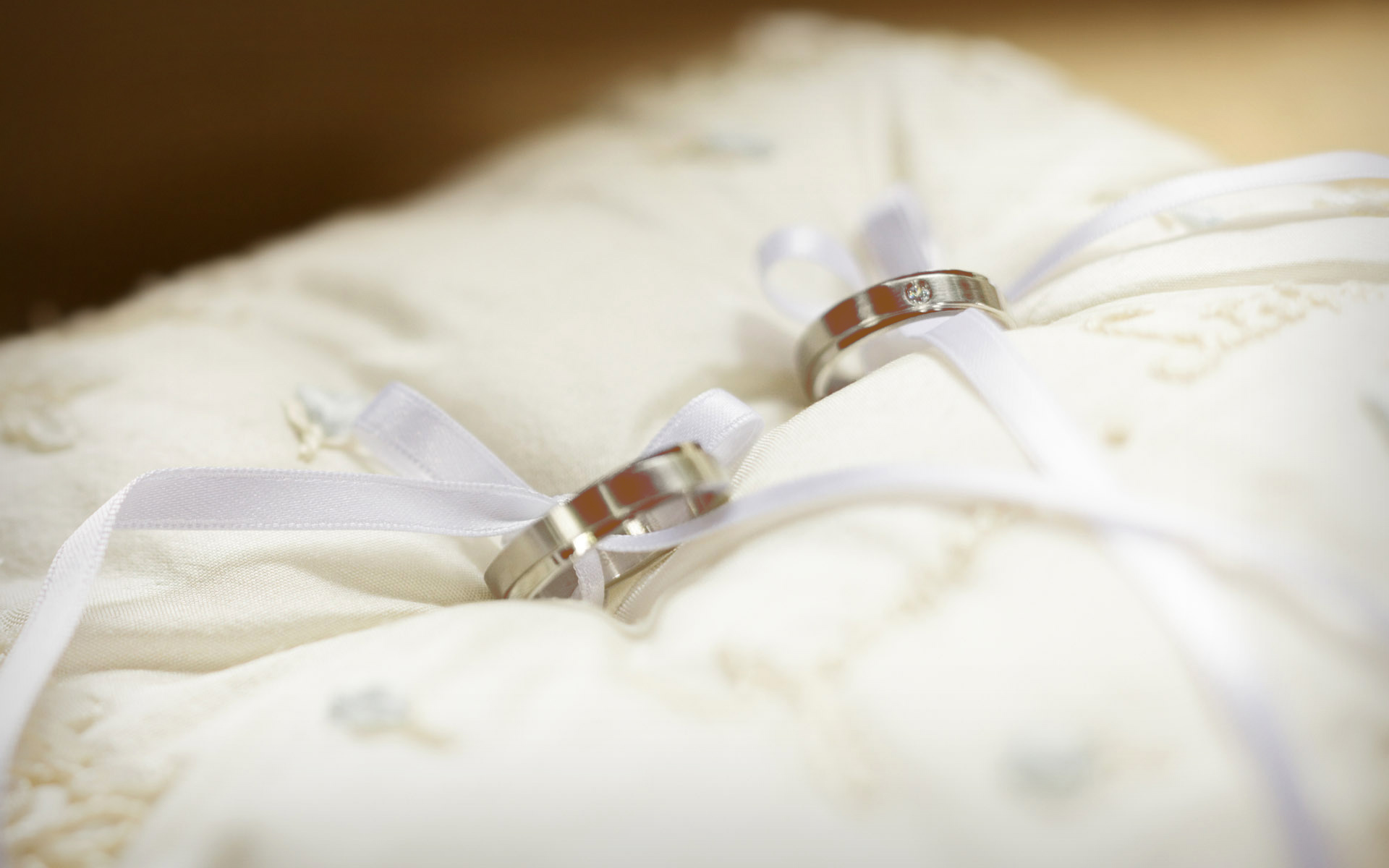 Beautiful Wedding Rings Wallpaper Desktop - Wedding Rings Background - HD Wallpaper 