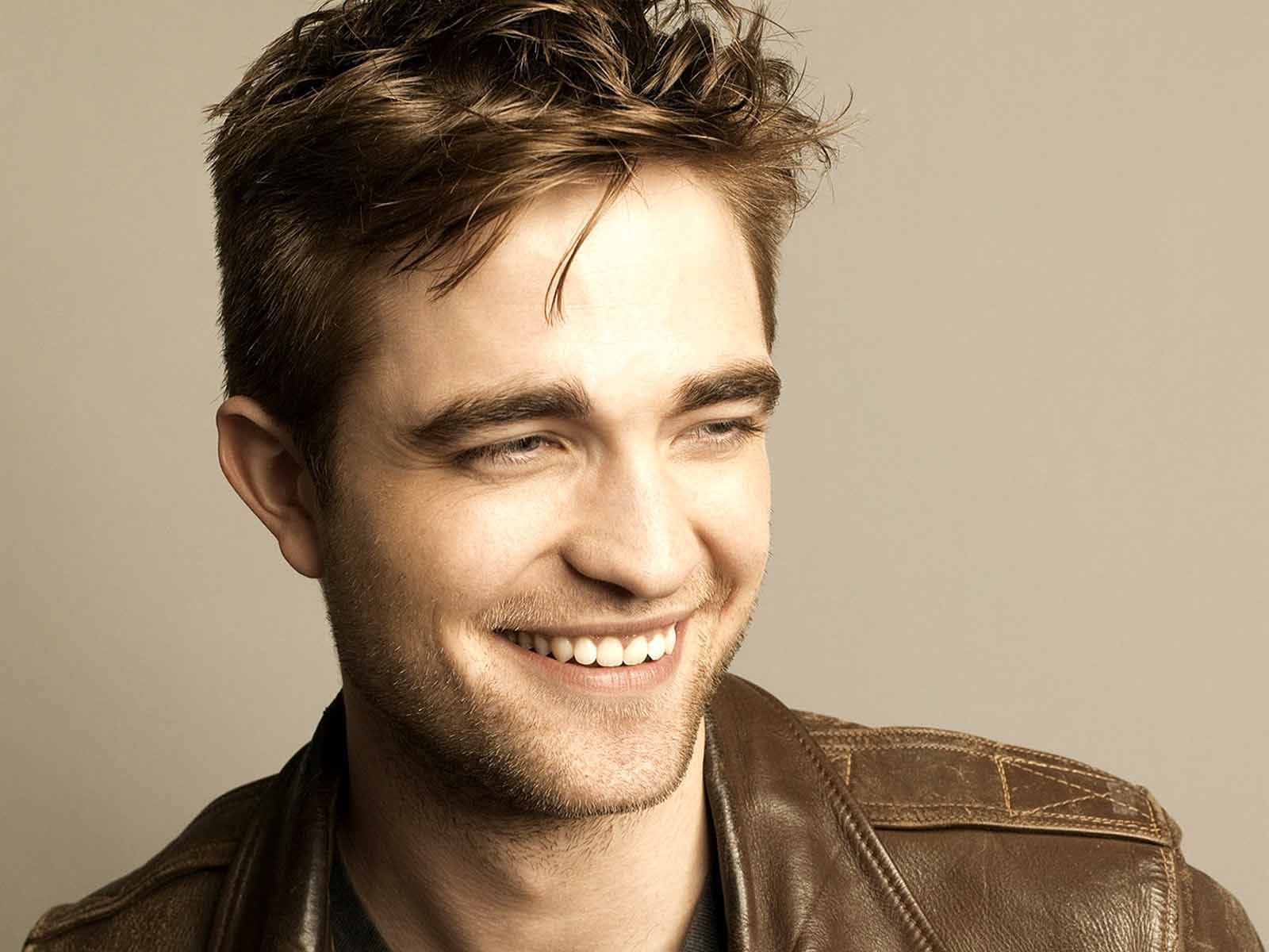 Robert Pattinson With Jacket High Definition Wallpapers - Robert Pattinson Handsome Hd - HD Wallpaper 