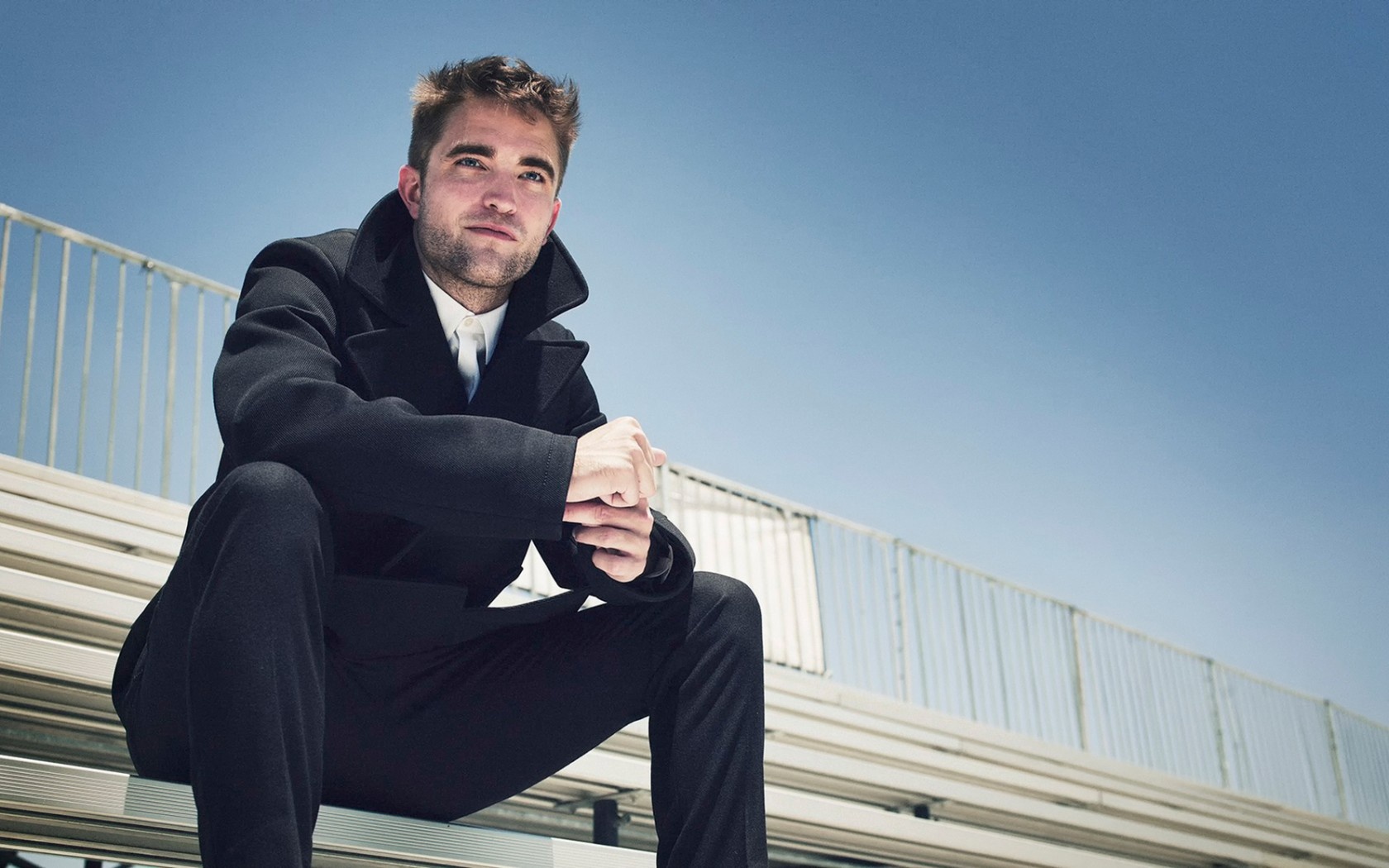 Robert Pattinson Photoshoot - Robert Pattinson Photoshoot Coat - HD Wallpaper 