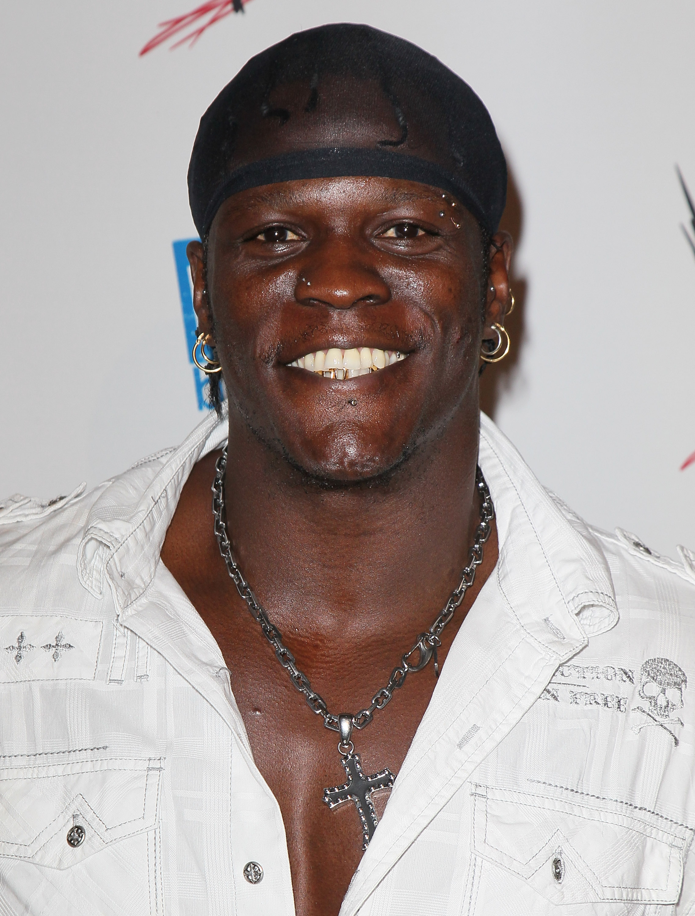 R-truth - HD Wallpaper 