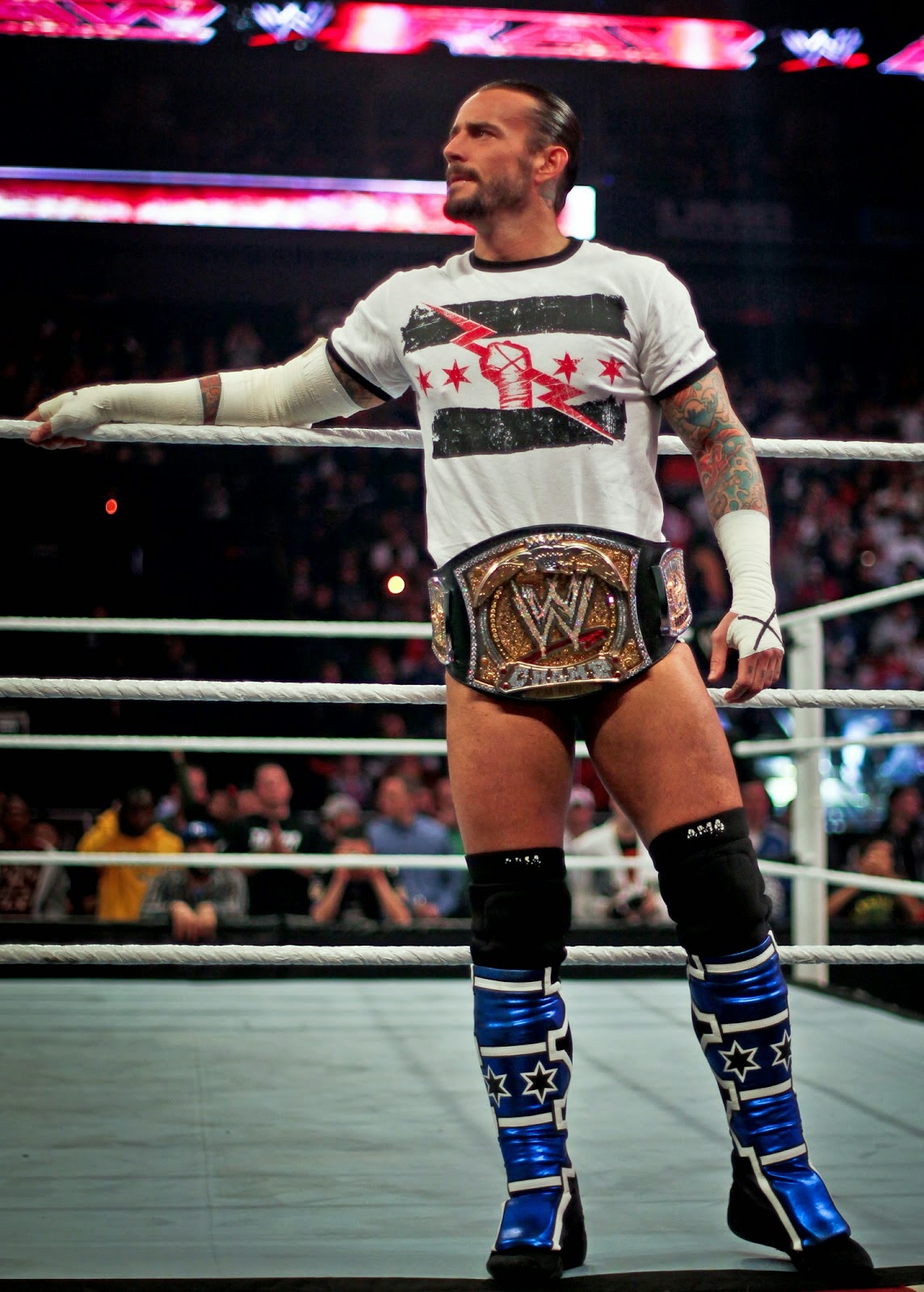 Cm Punk Hd Wallpapers - Cm Punk Wwe Champion 2011 - HD Wallpaper 