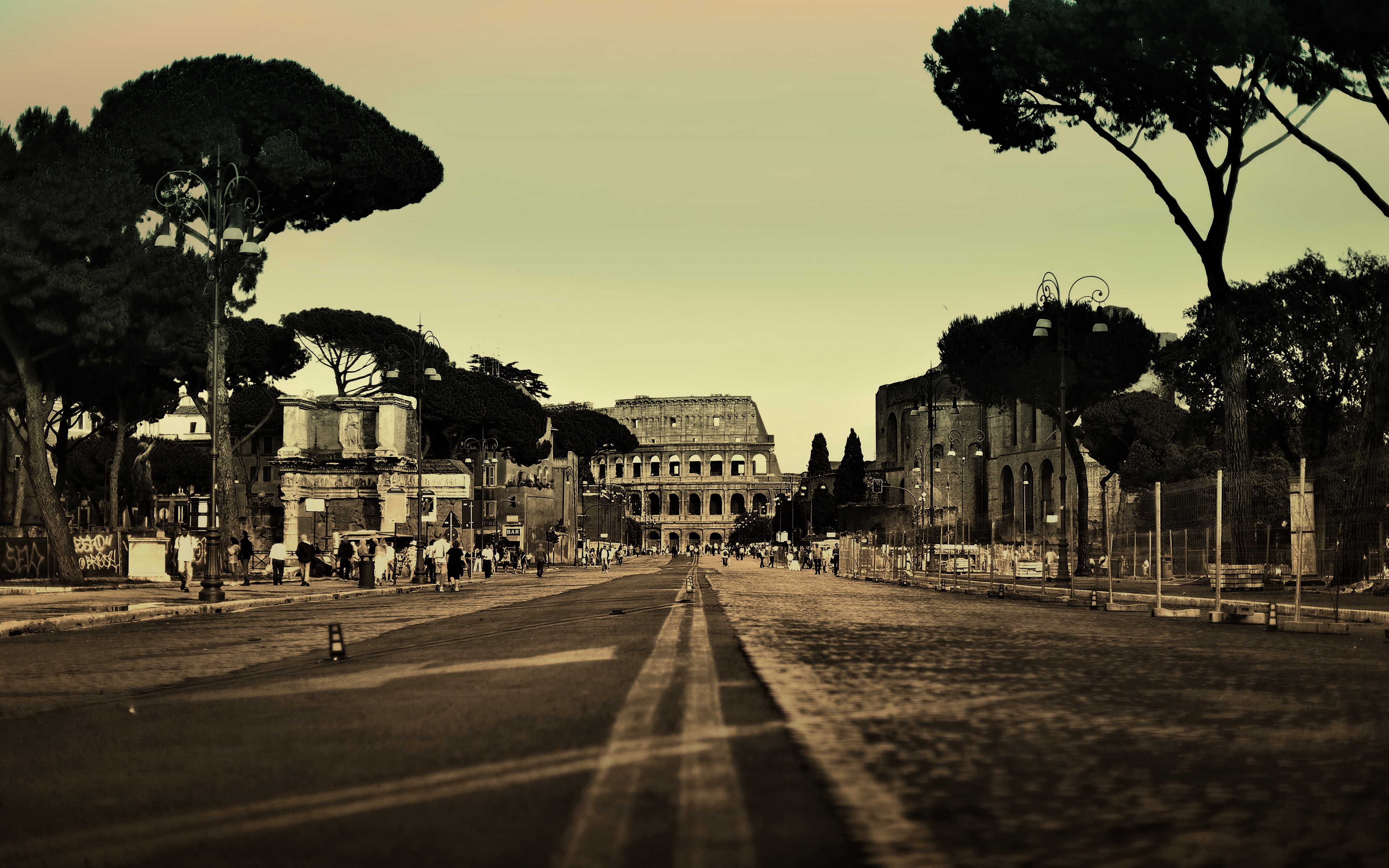 Wallpaper Rome, Italy, Colosseum, City, Street, People, - Colosseum - HD Wallpaper 