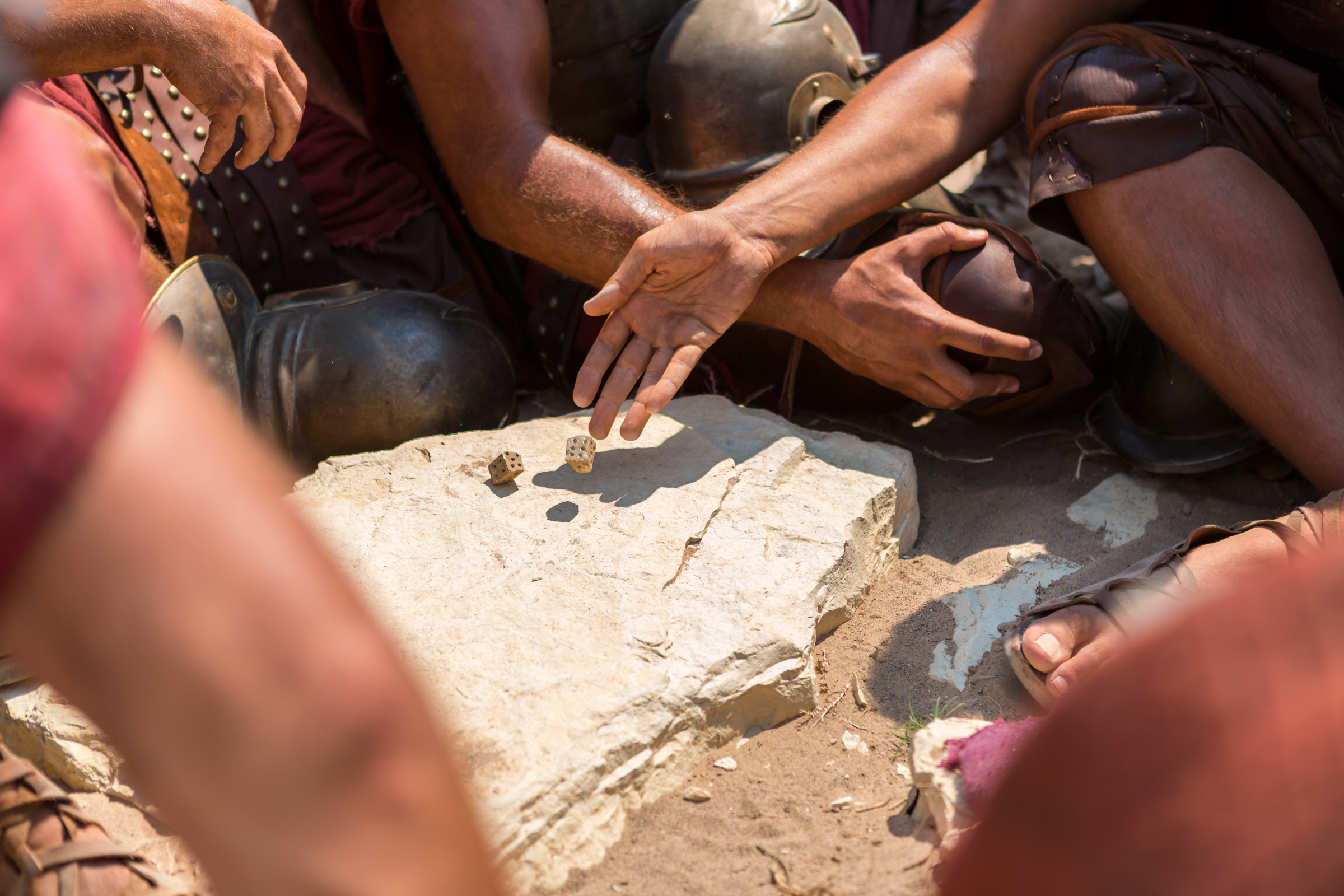 Soldiers Cast Lots For Jesus Clothes - HD Wallpaper 