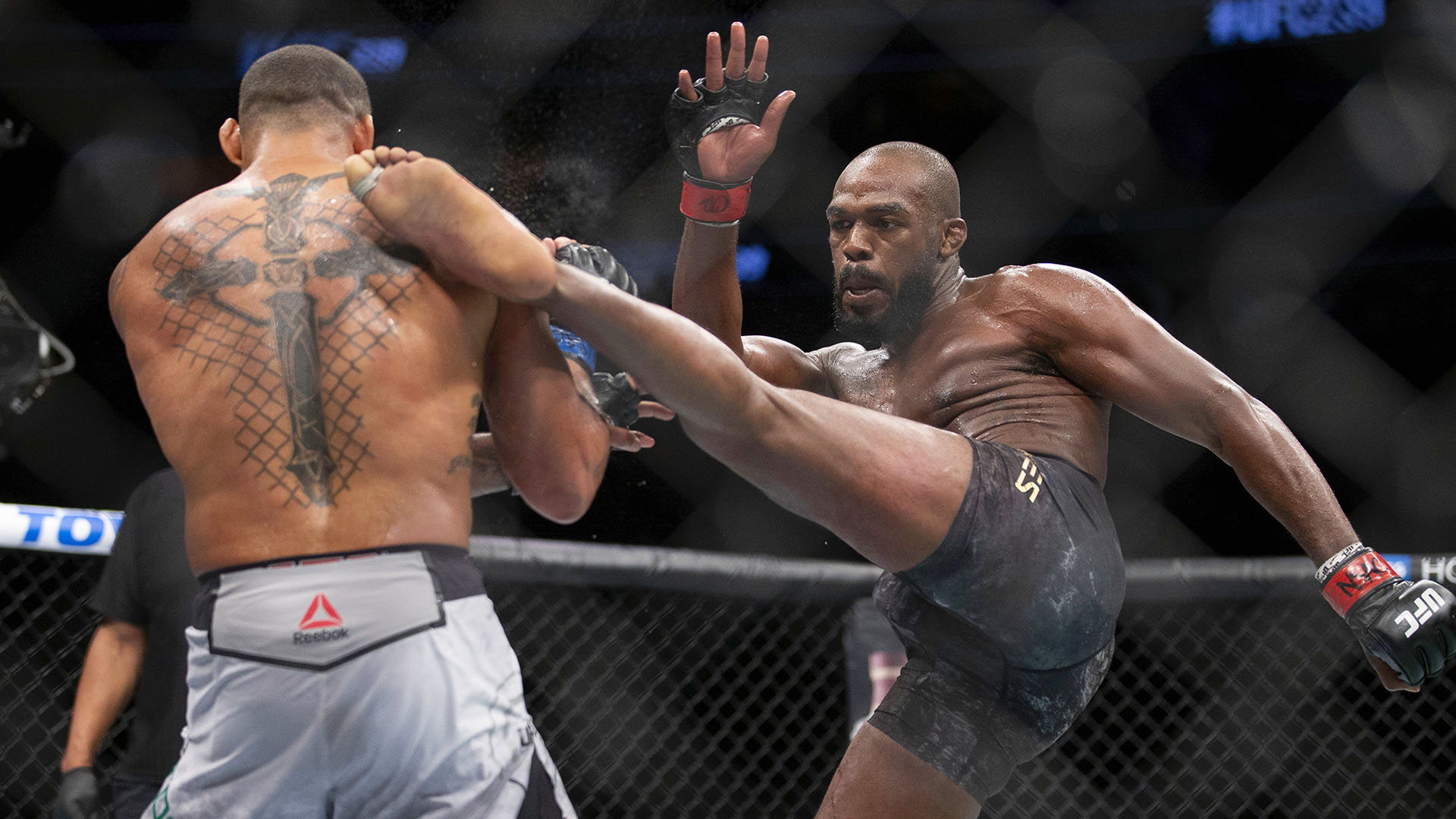 Jon Jones Vs Thiago Santos - HD Wallpaper 