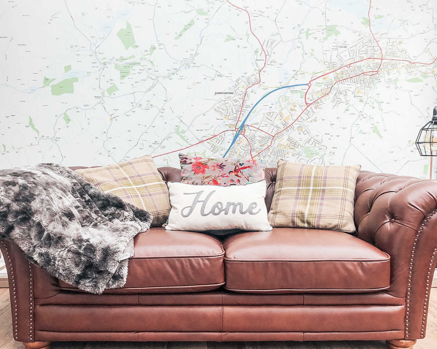 Map Mural - Studio Couch - HD Wallpaper 